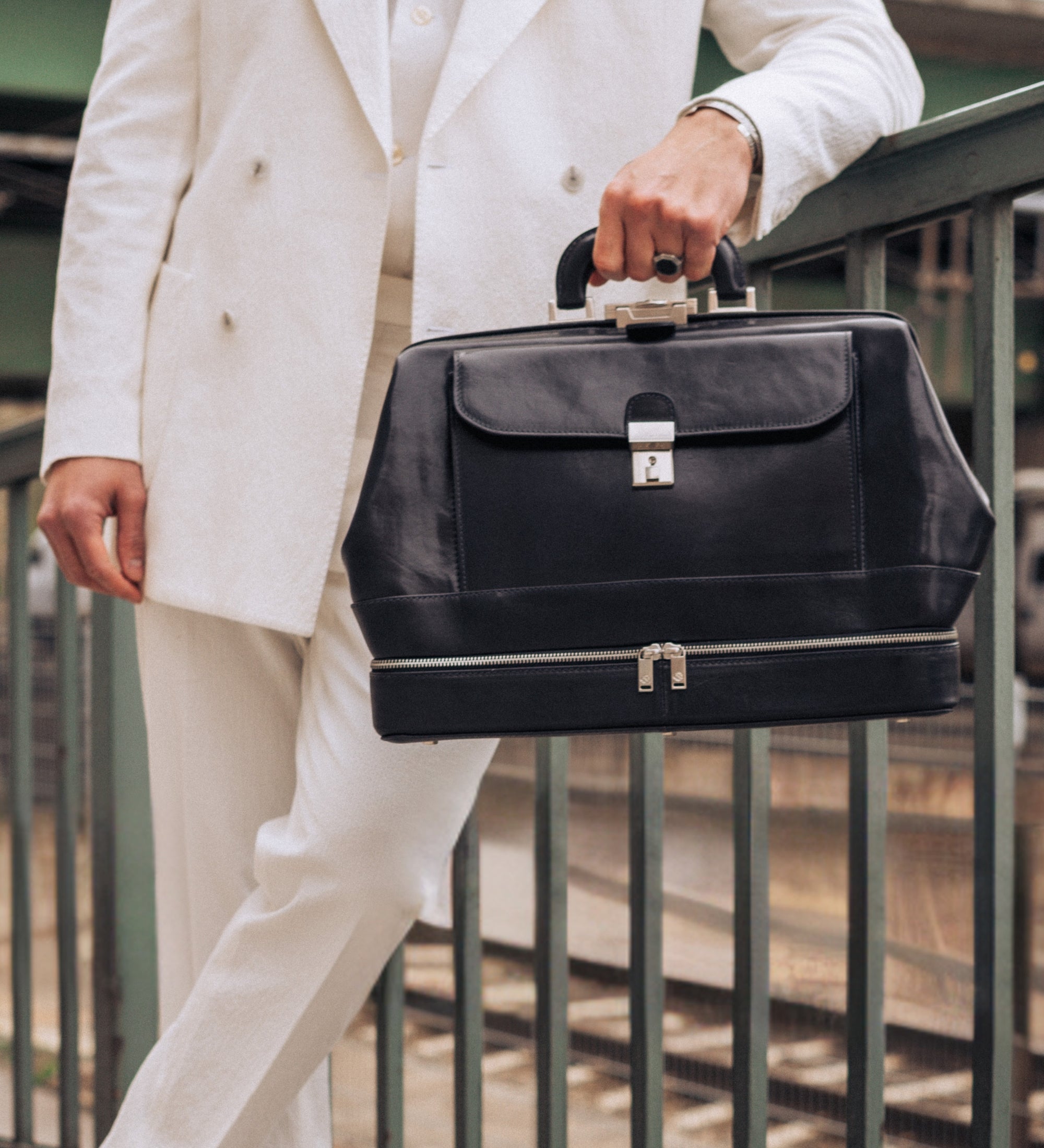 Stor doktorsväska av italienskt läder – The Master and Margarita