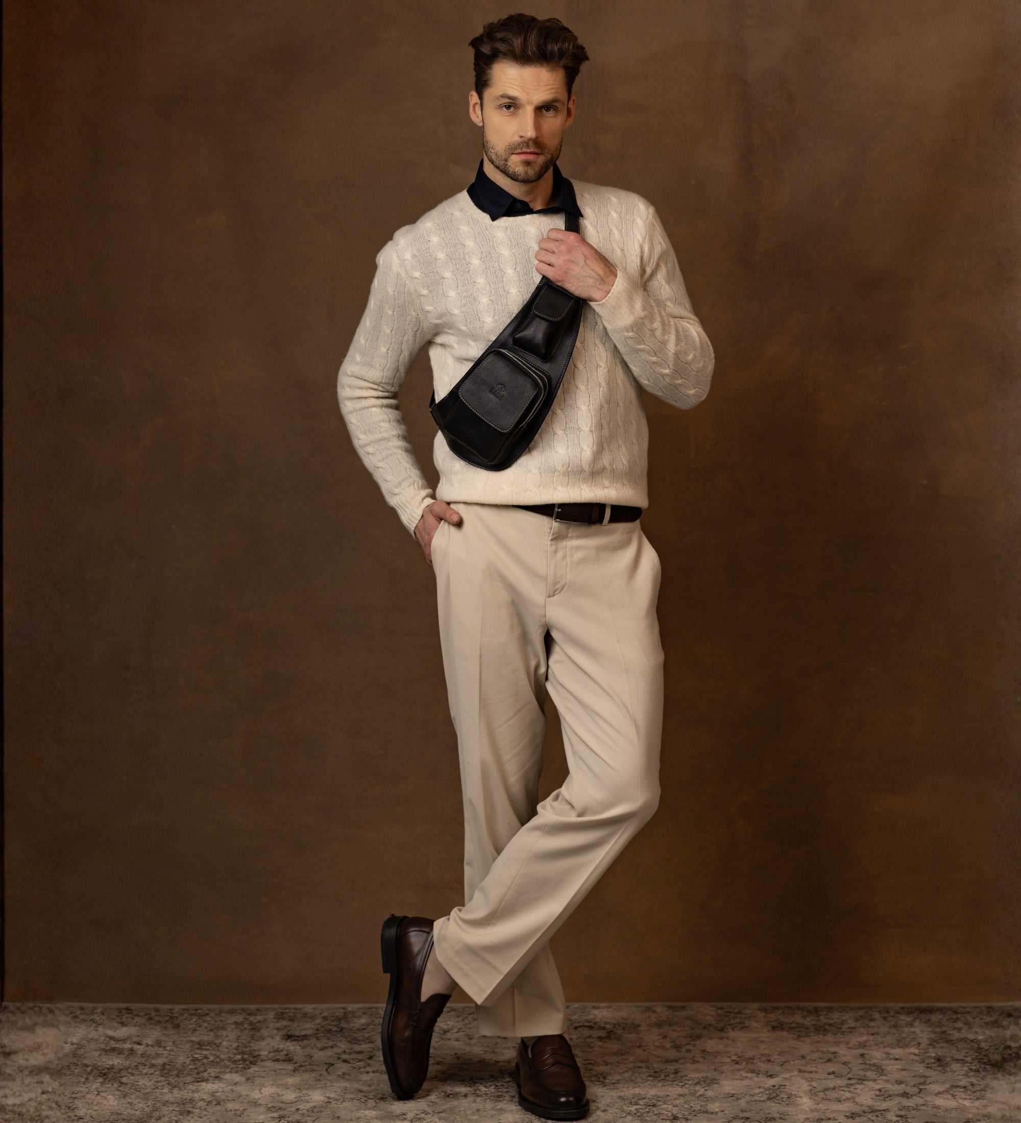 Slingväska i läder crossbodyväska i läder – The Monk