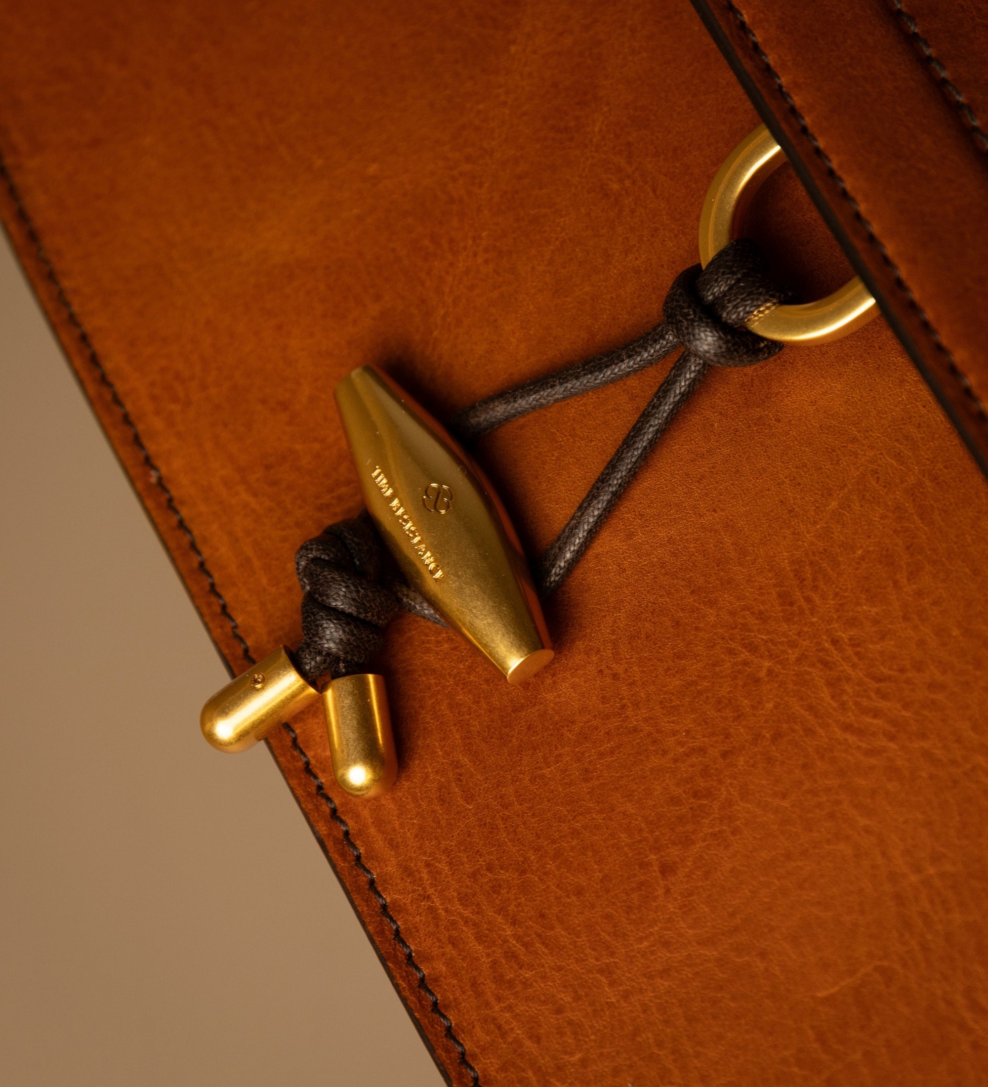 Läderväska med lock för dam - Possession