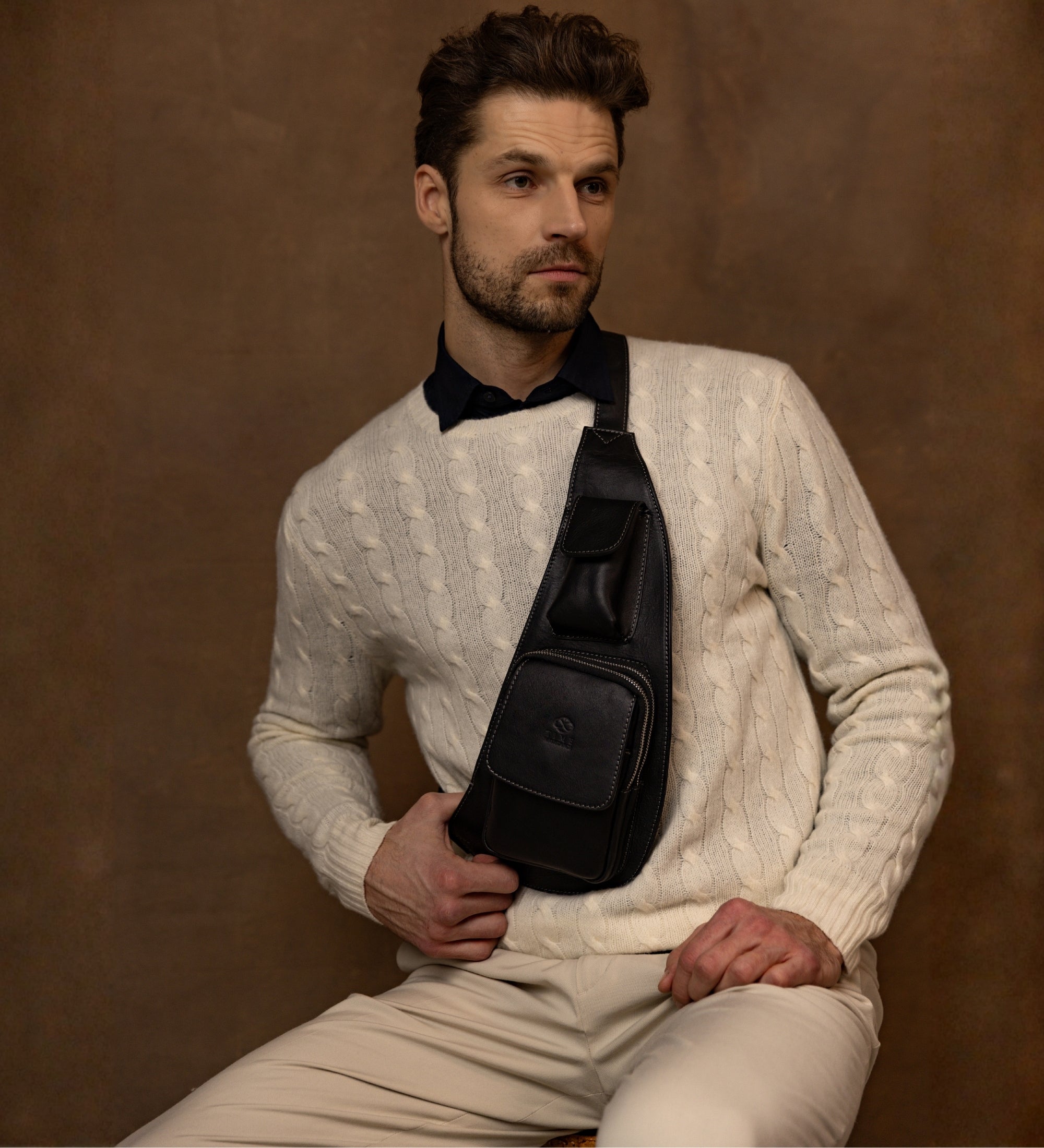 Slingväska i läder crossbodyväska i läder – The Monk