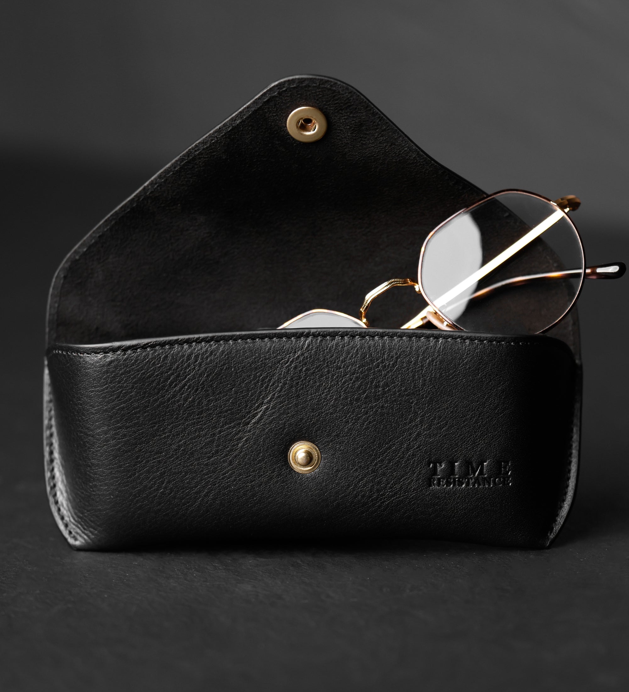 Glasögonfodral i läder – A High Wind In Jamaica