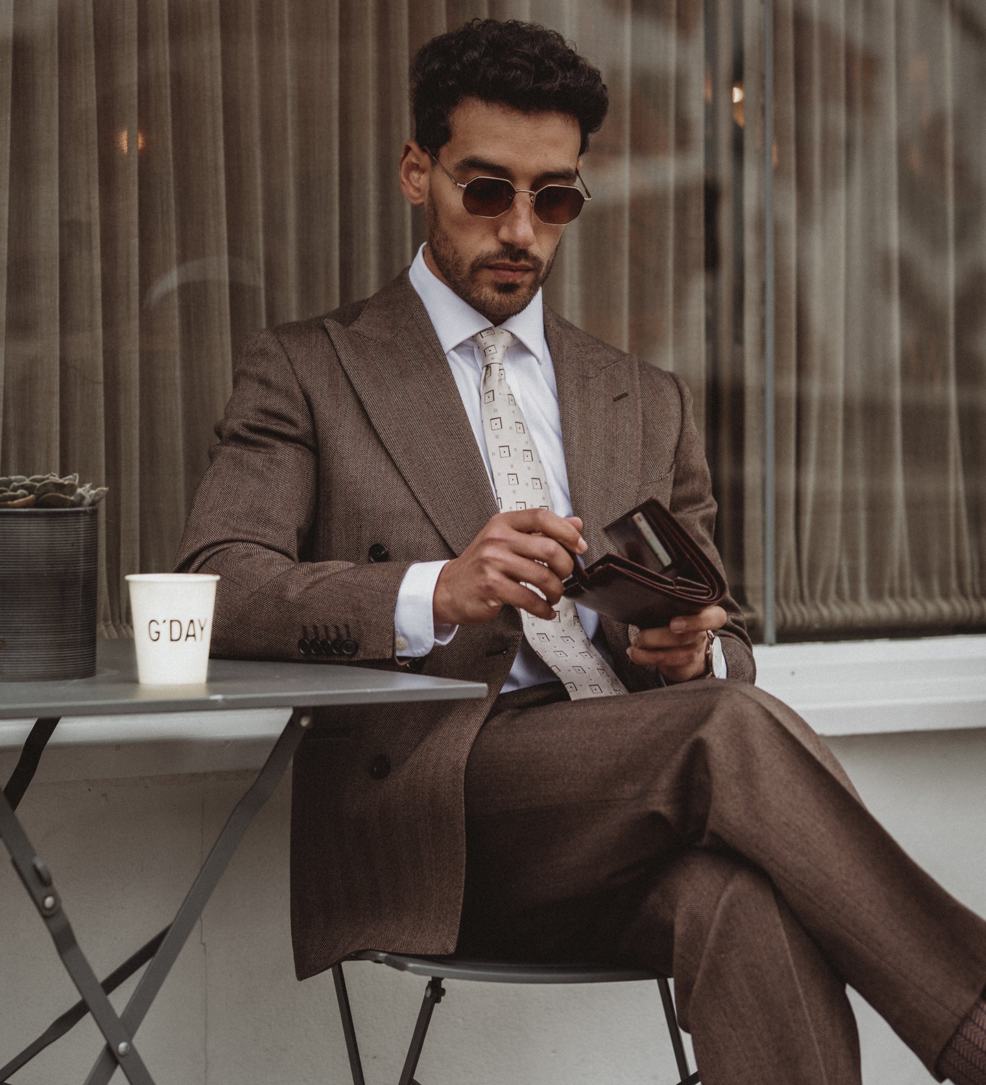 Dubbelvikt plånbok i läder med tryckknapp – Ironweed