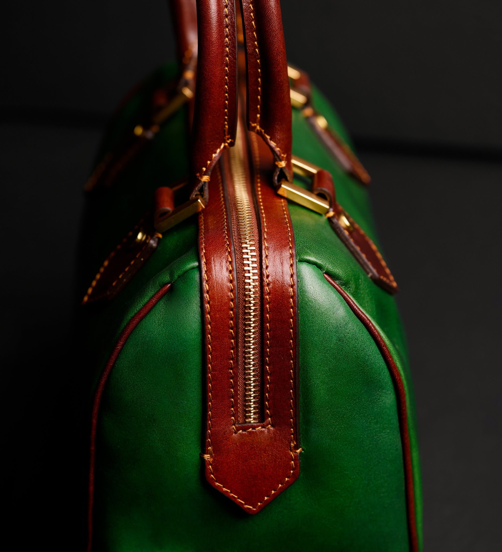 Barrelbag i läder handväska i läder för dam – Little Dorrit