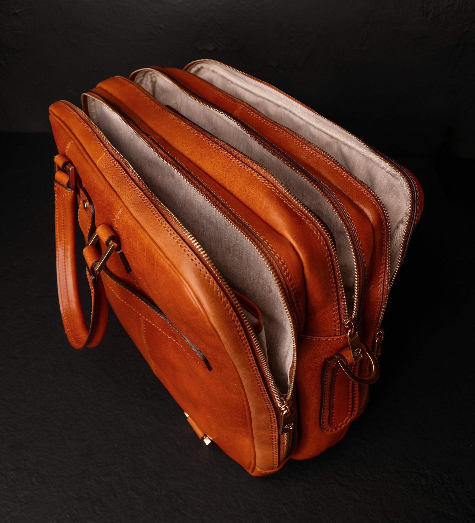 Omvandlingsbar portfölj ryggsäck i läder för dam – A Farewell to Arms