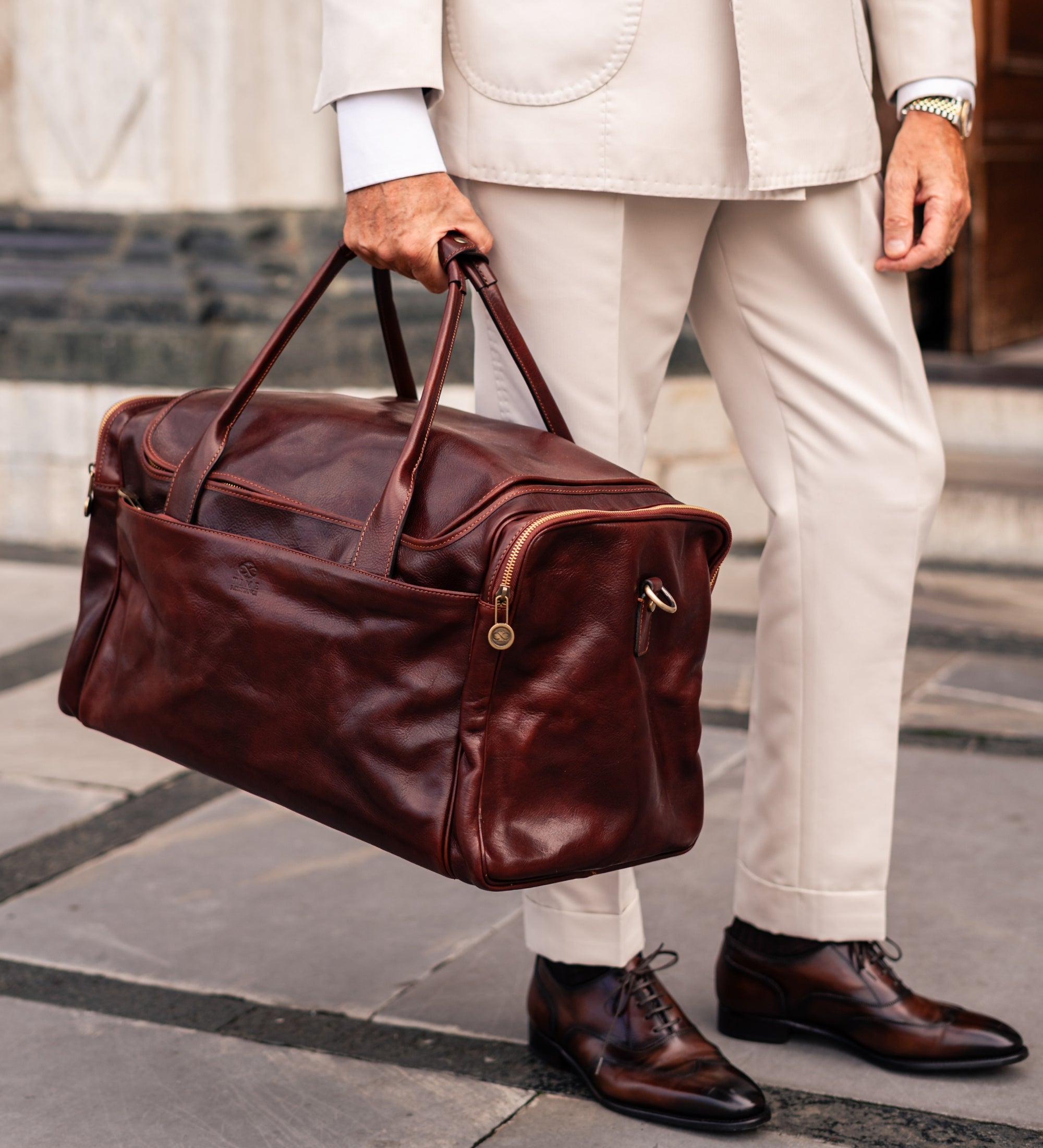 Stor duffelväska i italienskt läder – The Hitchhikers Guide to the Galaxy