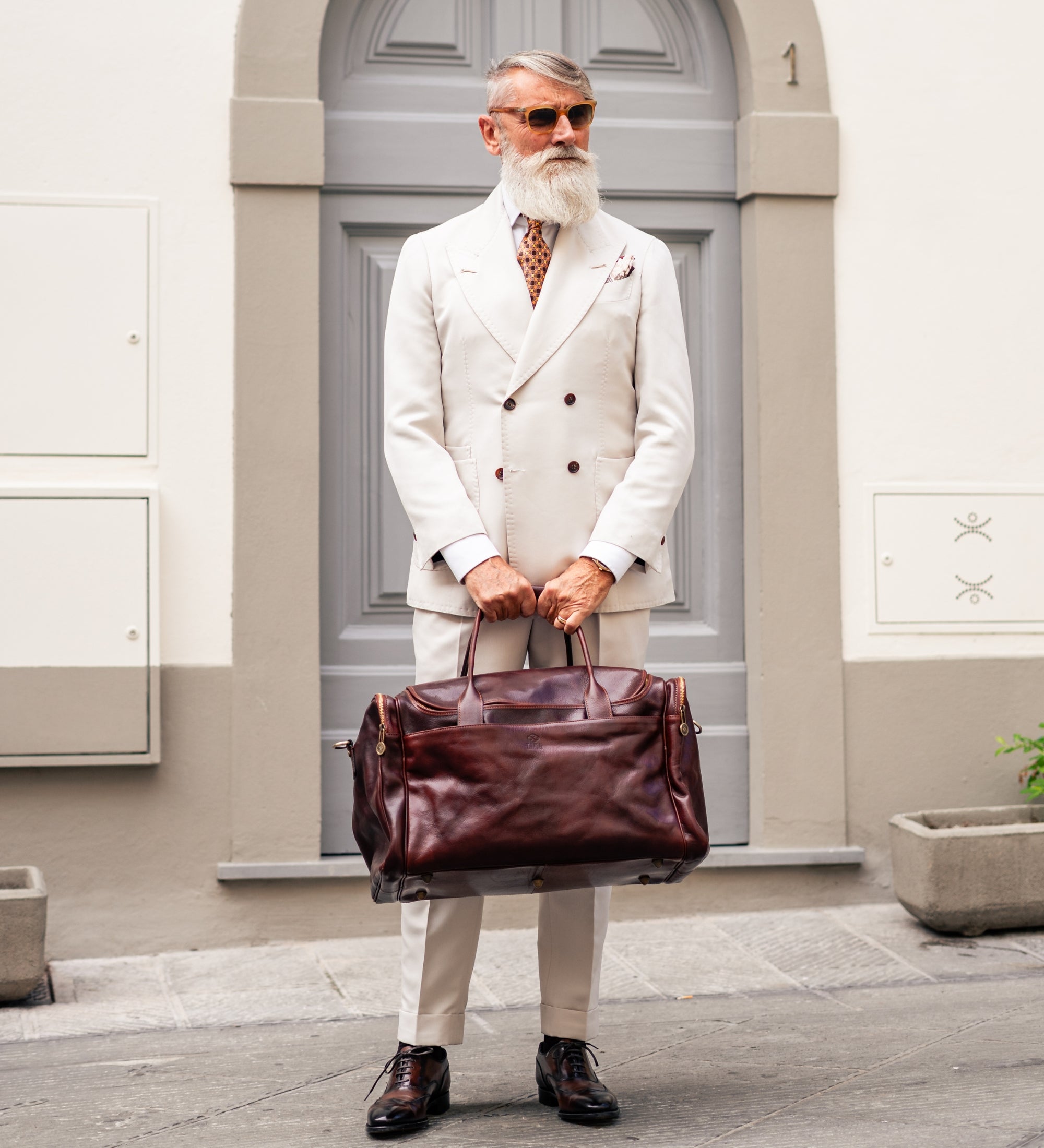 Stor duffelväska i italienskt läder – The Hitchhikers Guide to the Galaxy