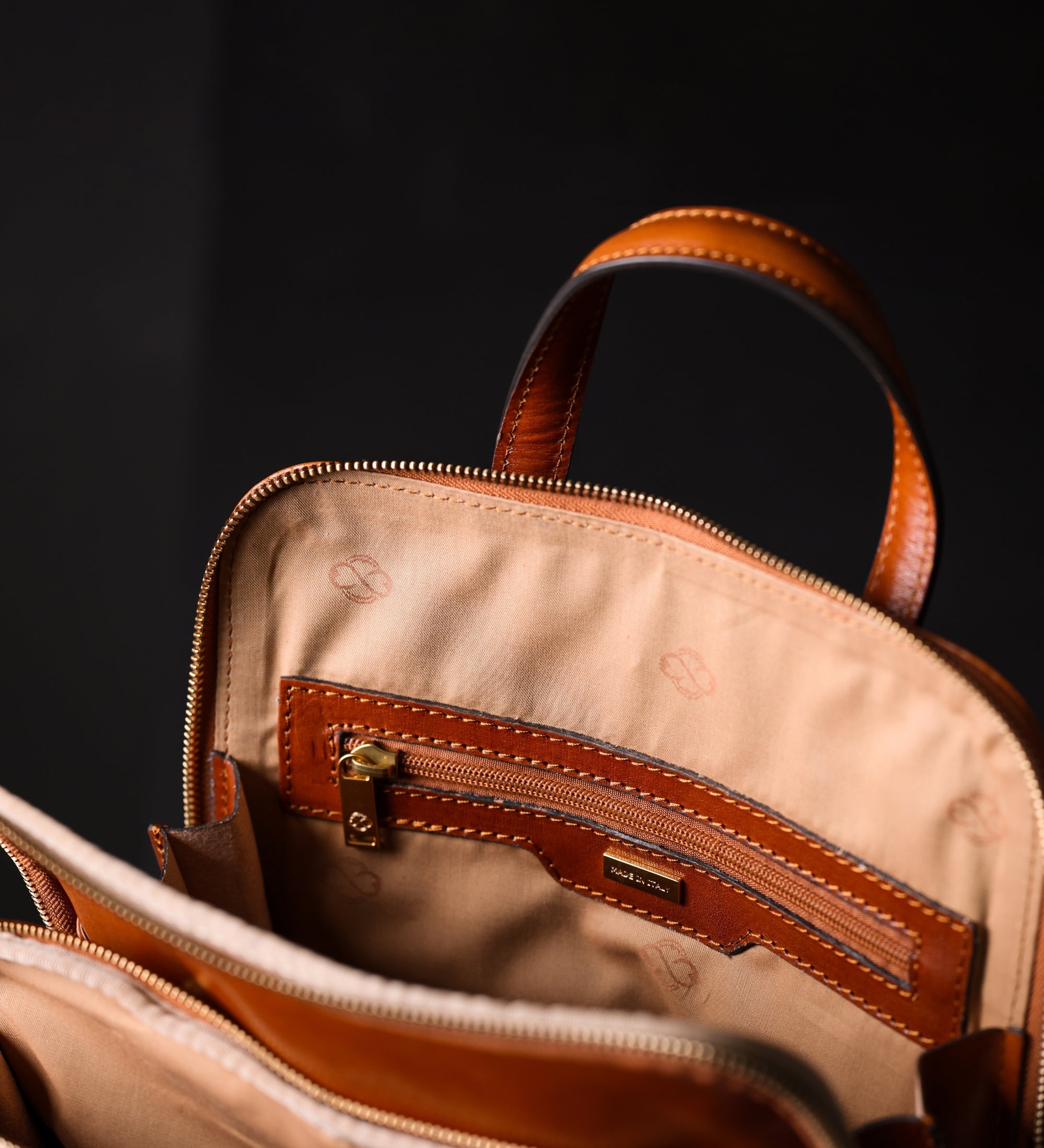 Omvandlingsbar ryggsäck i läder axelväska i läder för dam – Clarissa