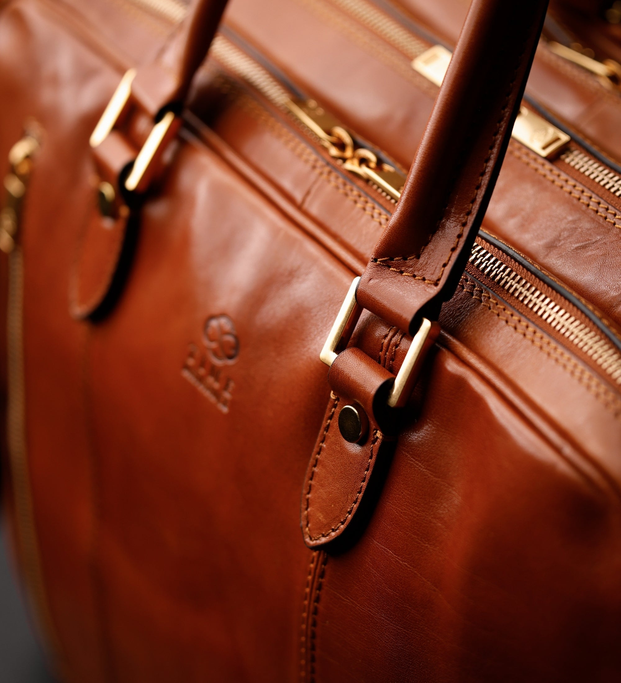 Omvandlingsbar portfölj ryggsäck i läder för dam – A Farewell to Arms