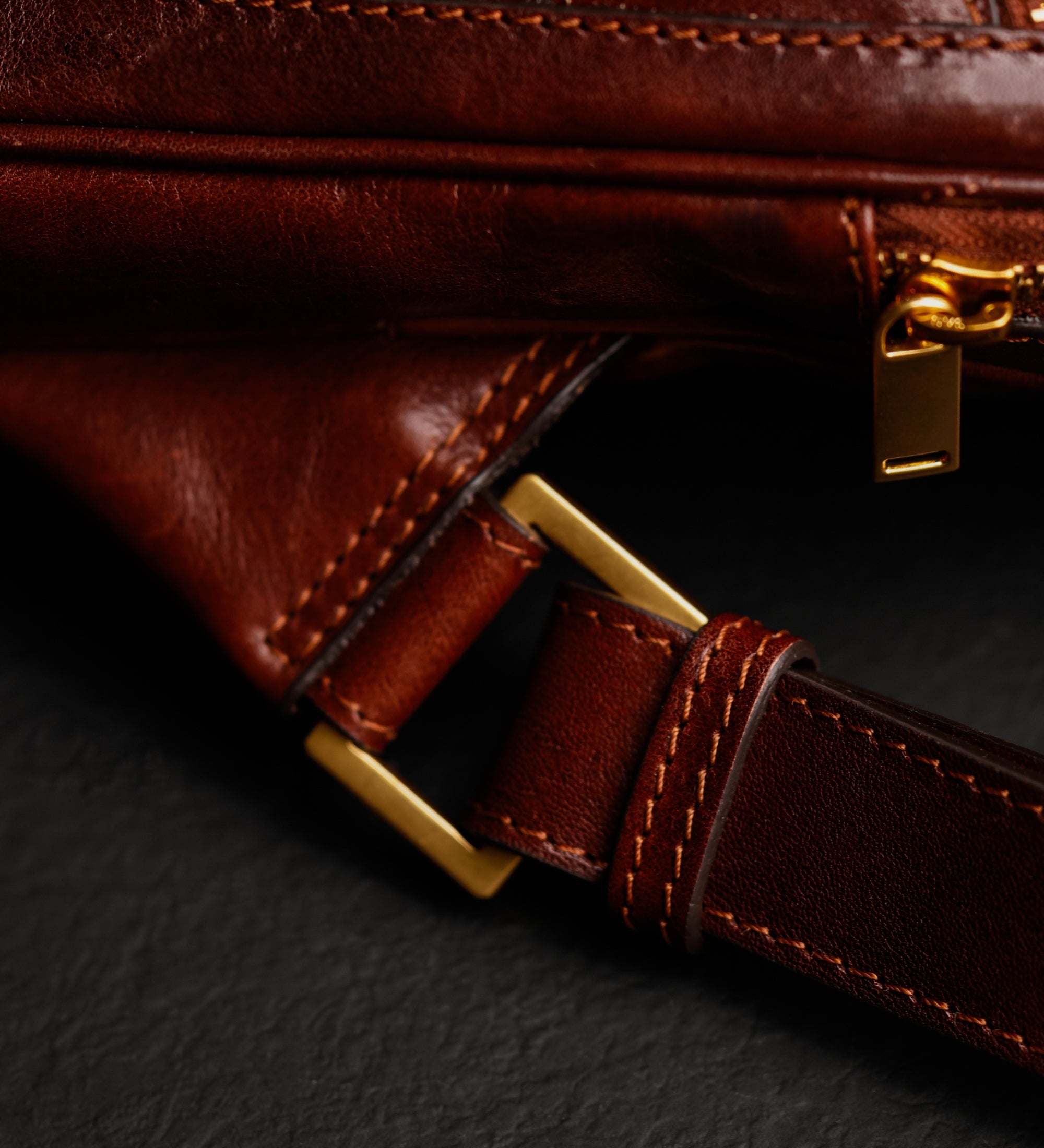 Slingväska i läder – Catch-22