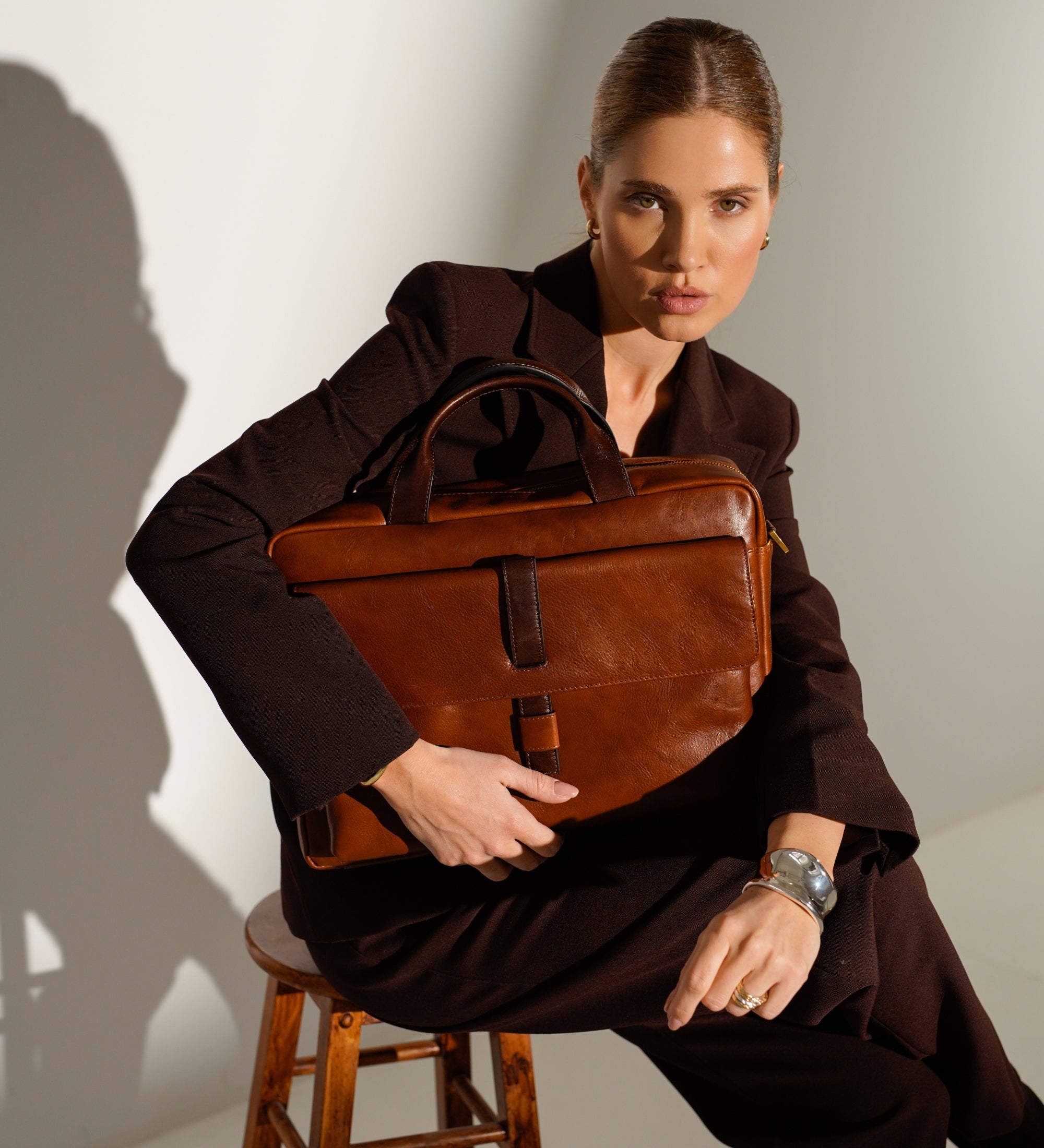 Stor portfölj i läder laptopväska i läder för dam – The Chateau