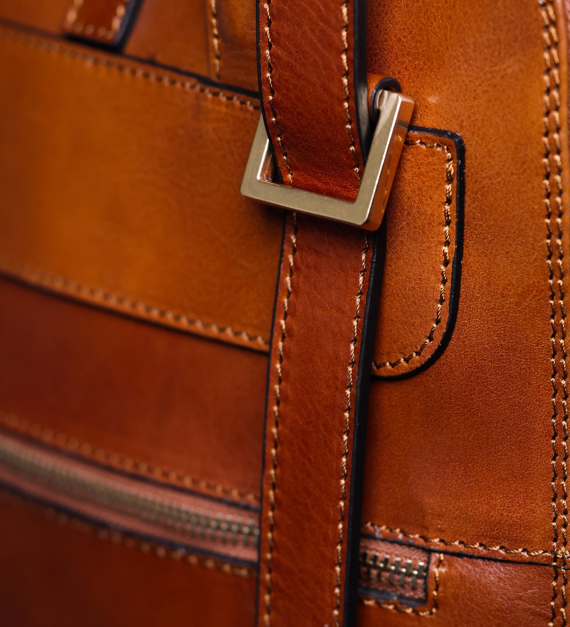 Omvandlingsbar ryggsäck i läder axelväska i läder för dam – Clarissa