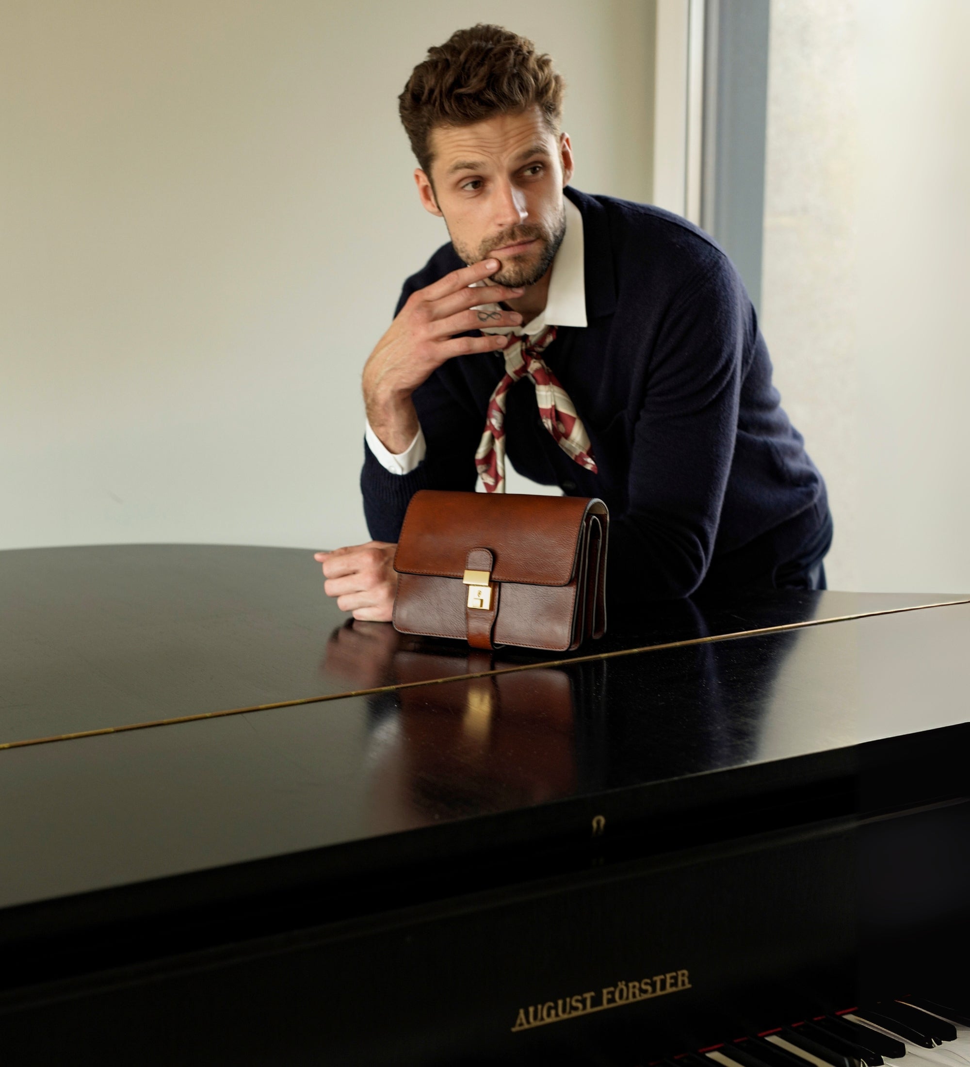 Clutchväska i läder– The Maltese Falcon