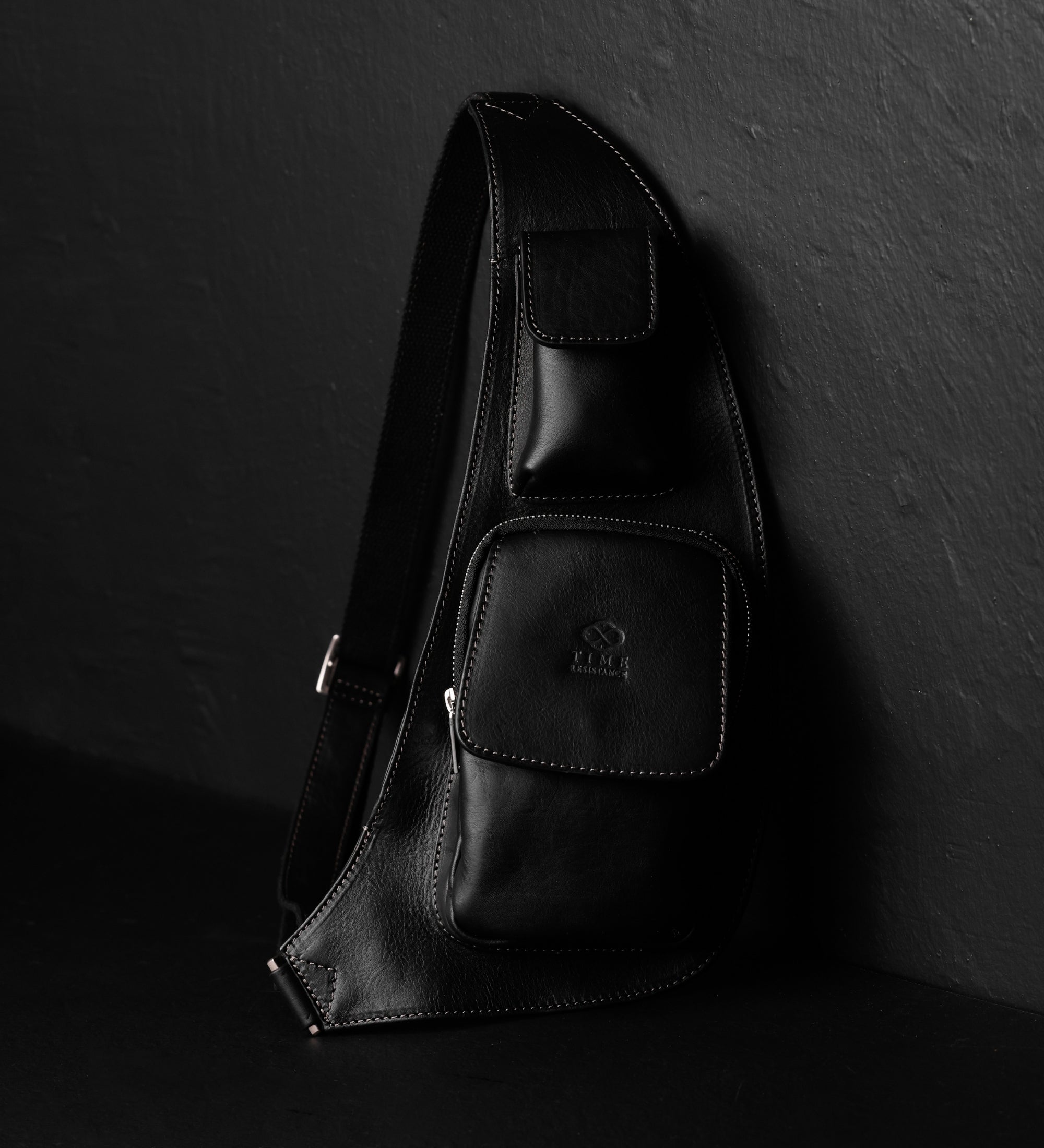 Slingväska i läder crossbodyväska i läder – The Monk