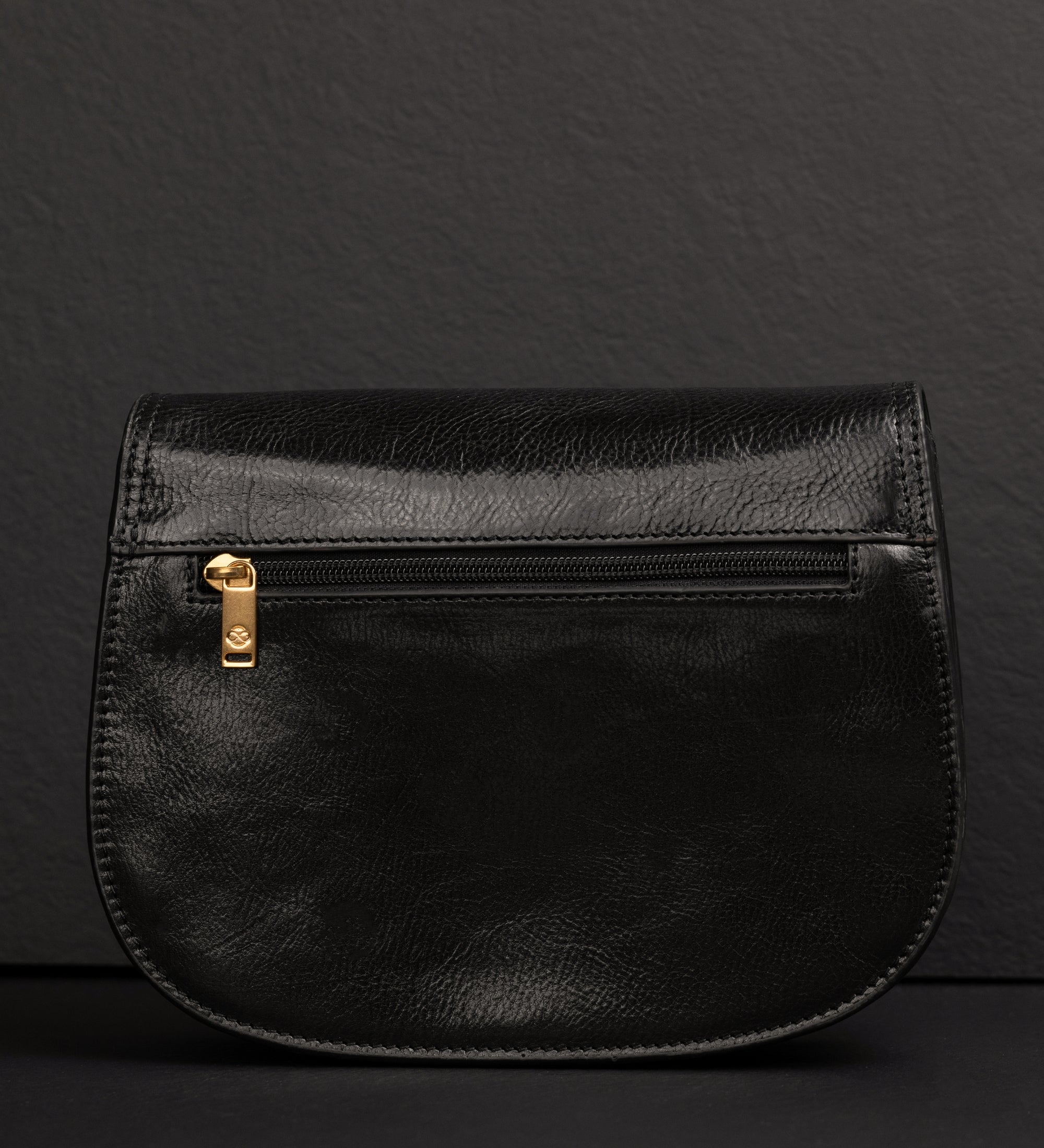 Saddle bag i läder crossbodyväska i läder för dam – Moonfleet