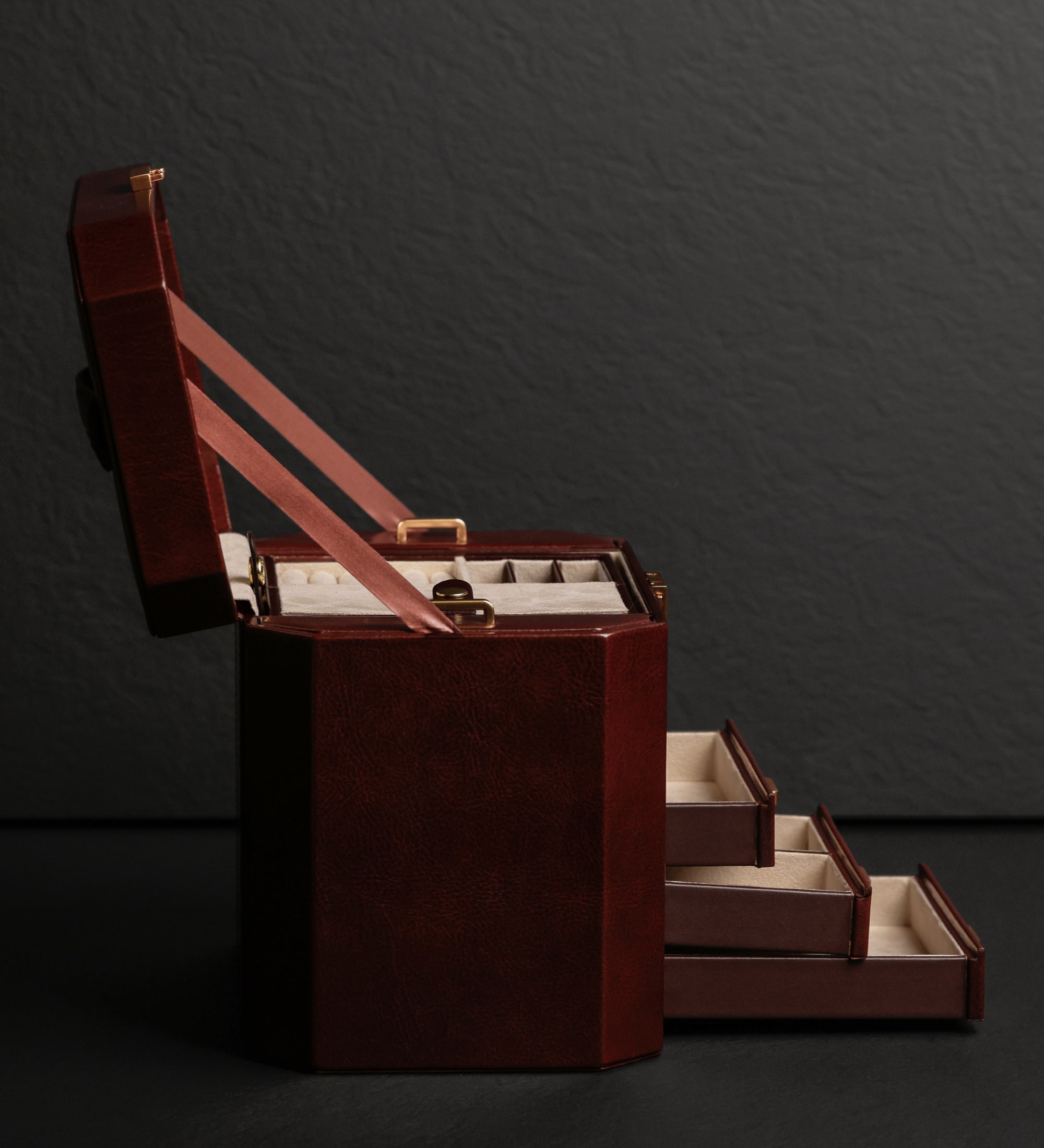 Stort smyckeskrin i läder för dam – A Handful of Dust