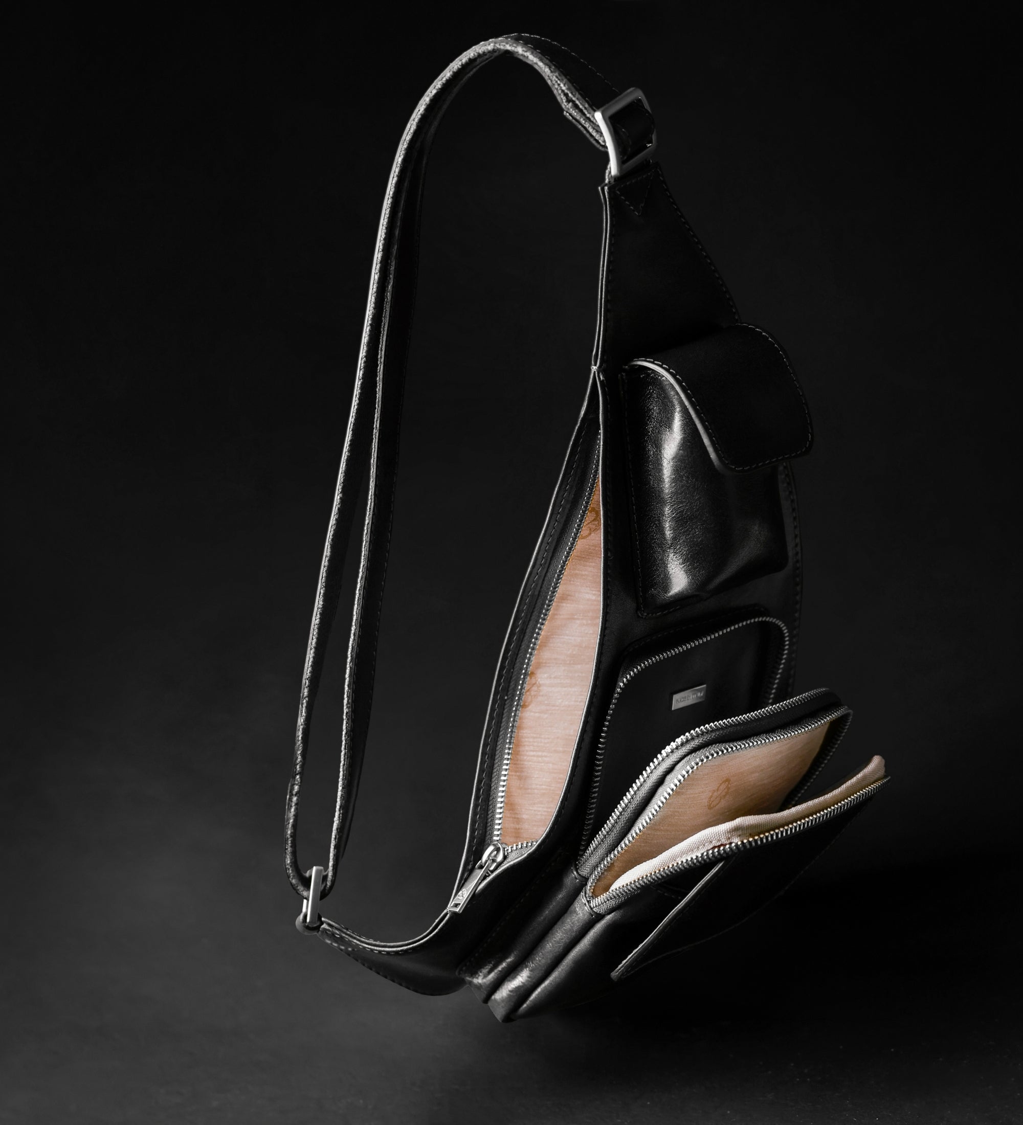 Slingväska i läder crossbodyväska i läder – The Monk