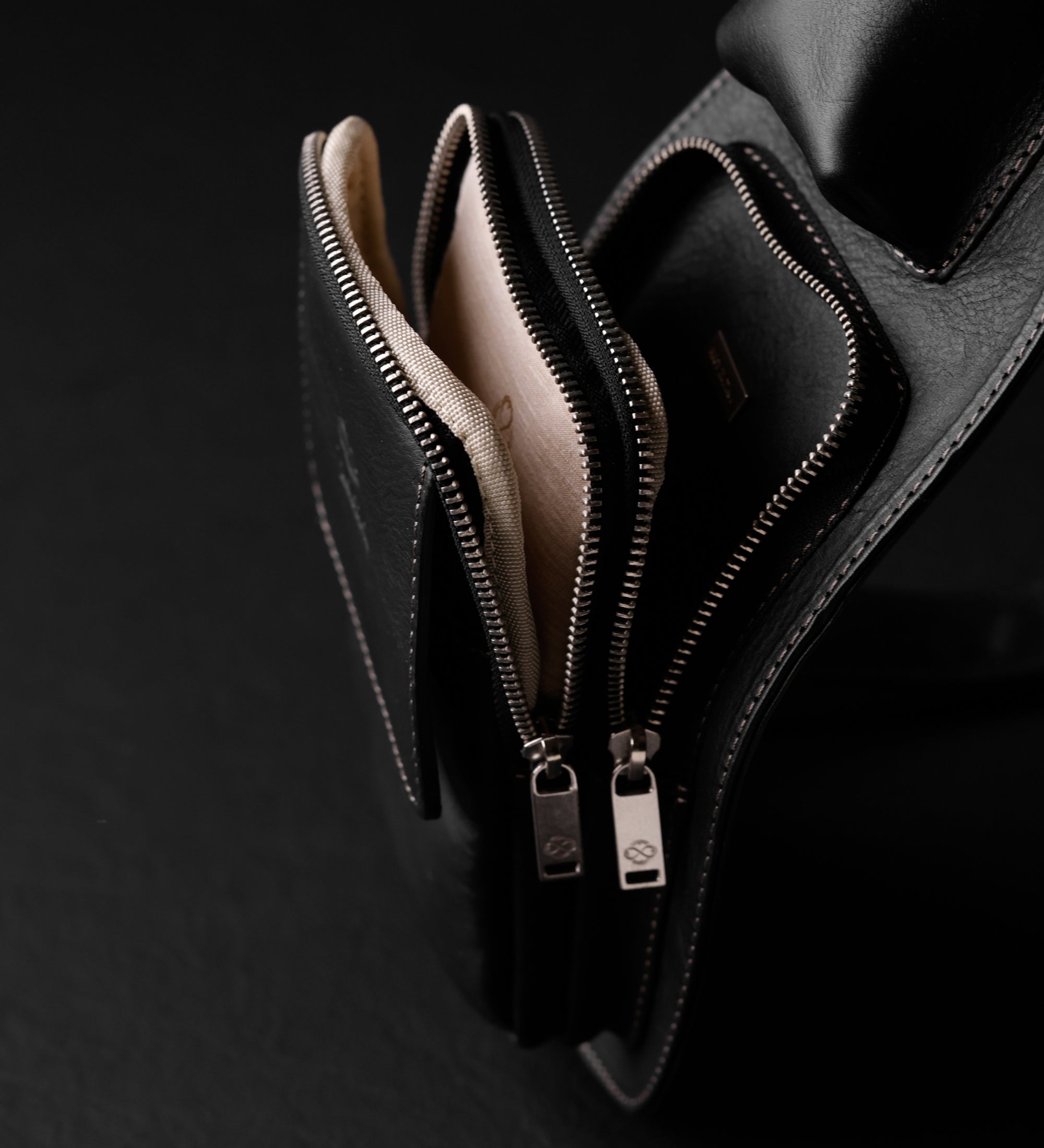 Slingväska i läder crossbodyväska i läder – The Monk