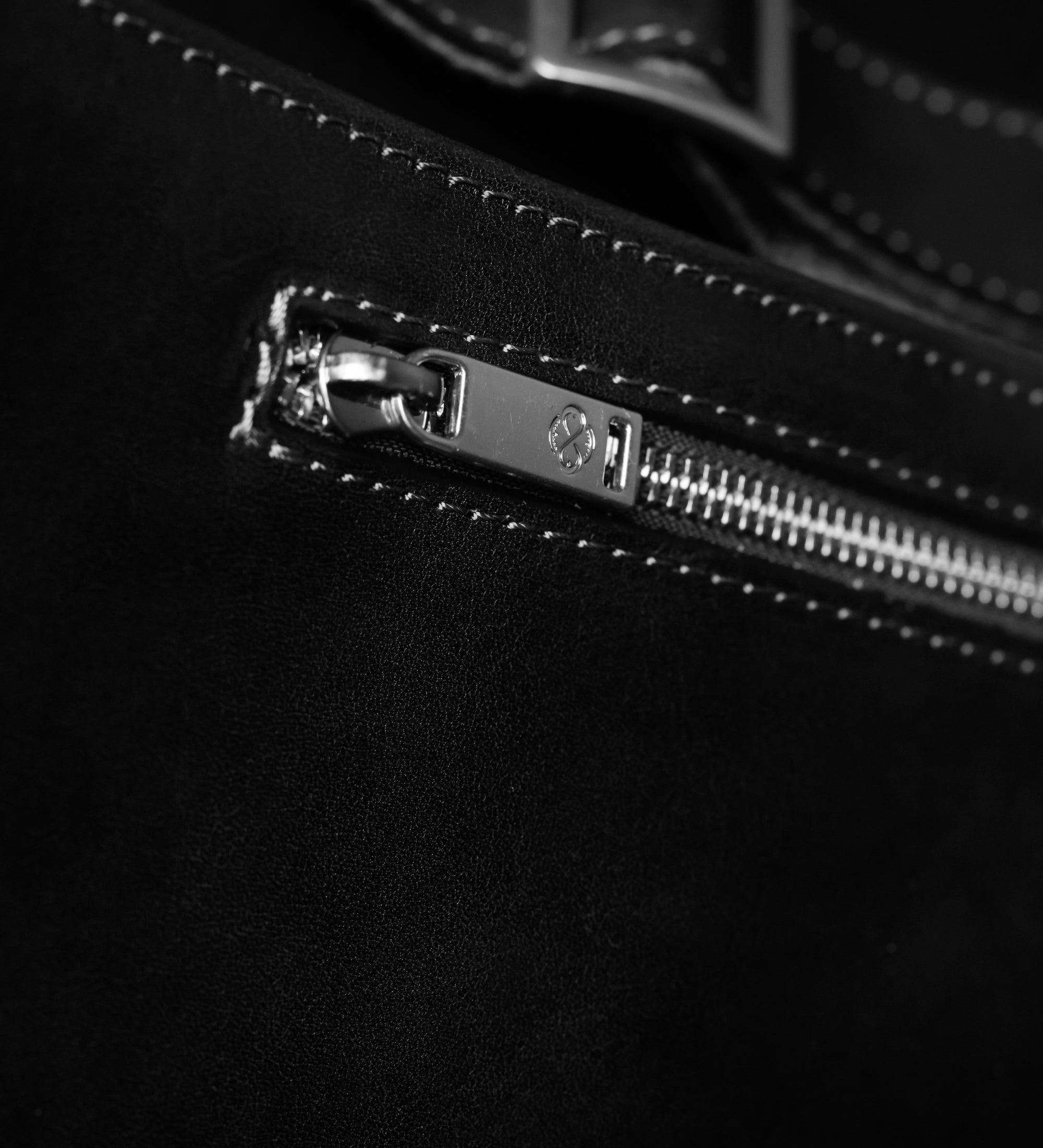 Slingväska i läder crossbodyväska i läder – The Monk