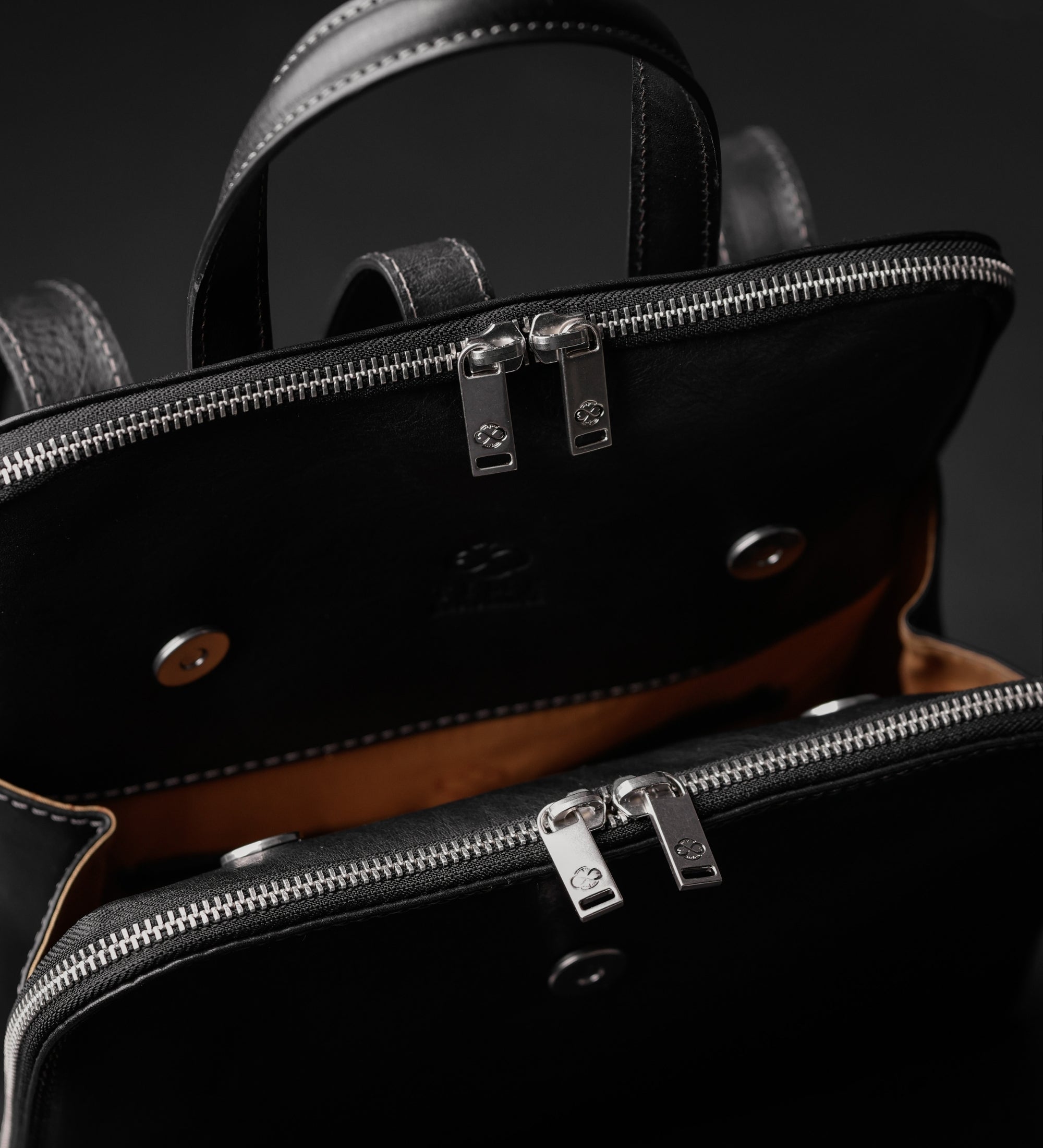 Omvandlingsbar ryggsäck i läder axelväska i läder för dam – Clarissa