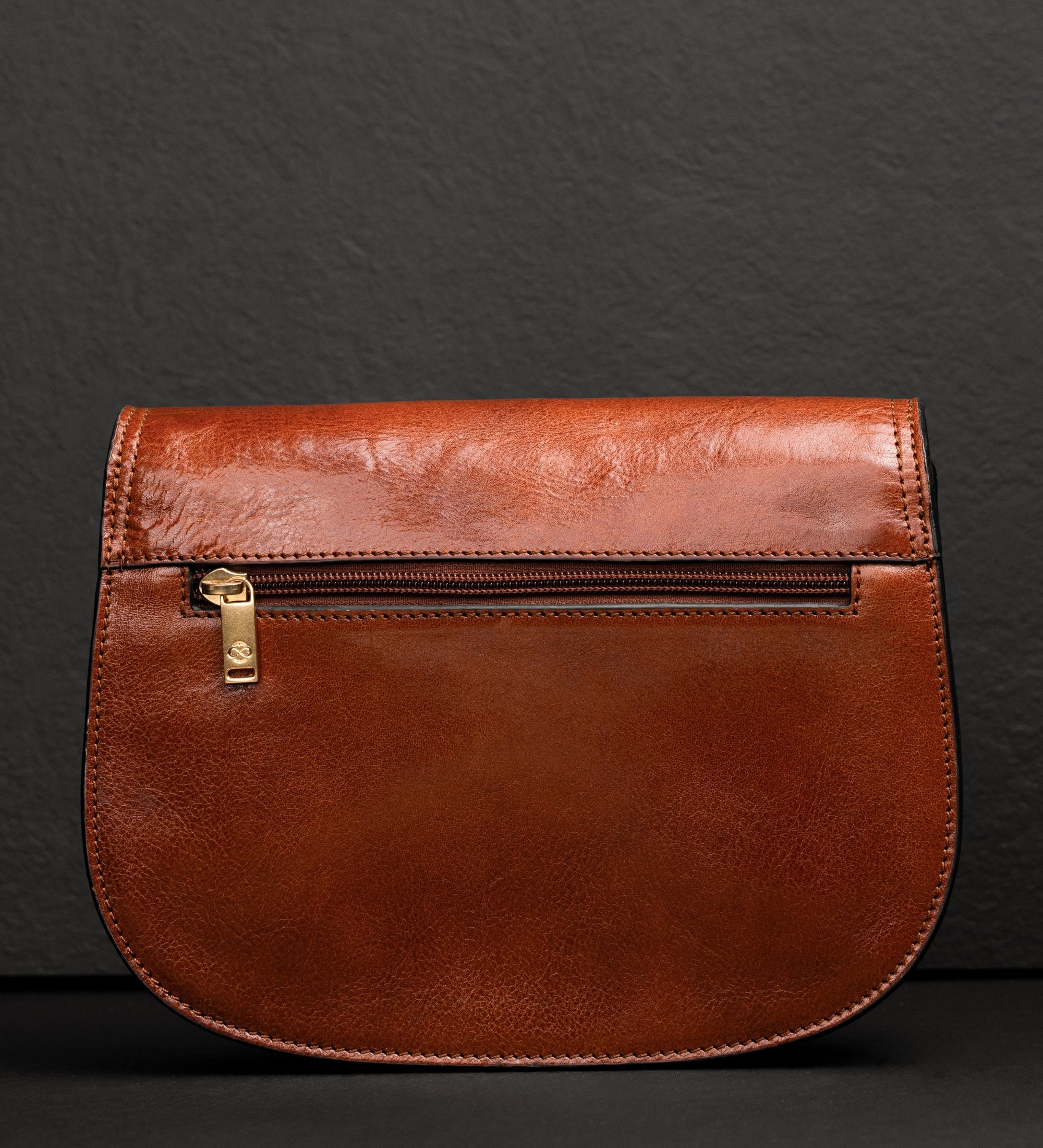 Saddle bag i läder crossbodyväska i läder för dam – Moonfleet