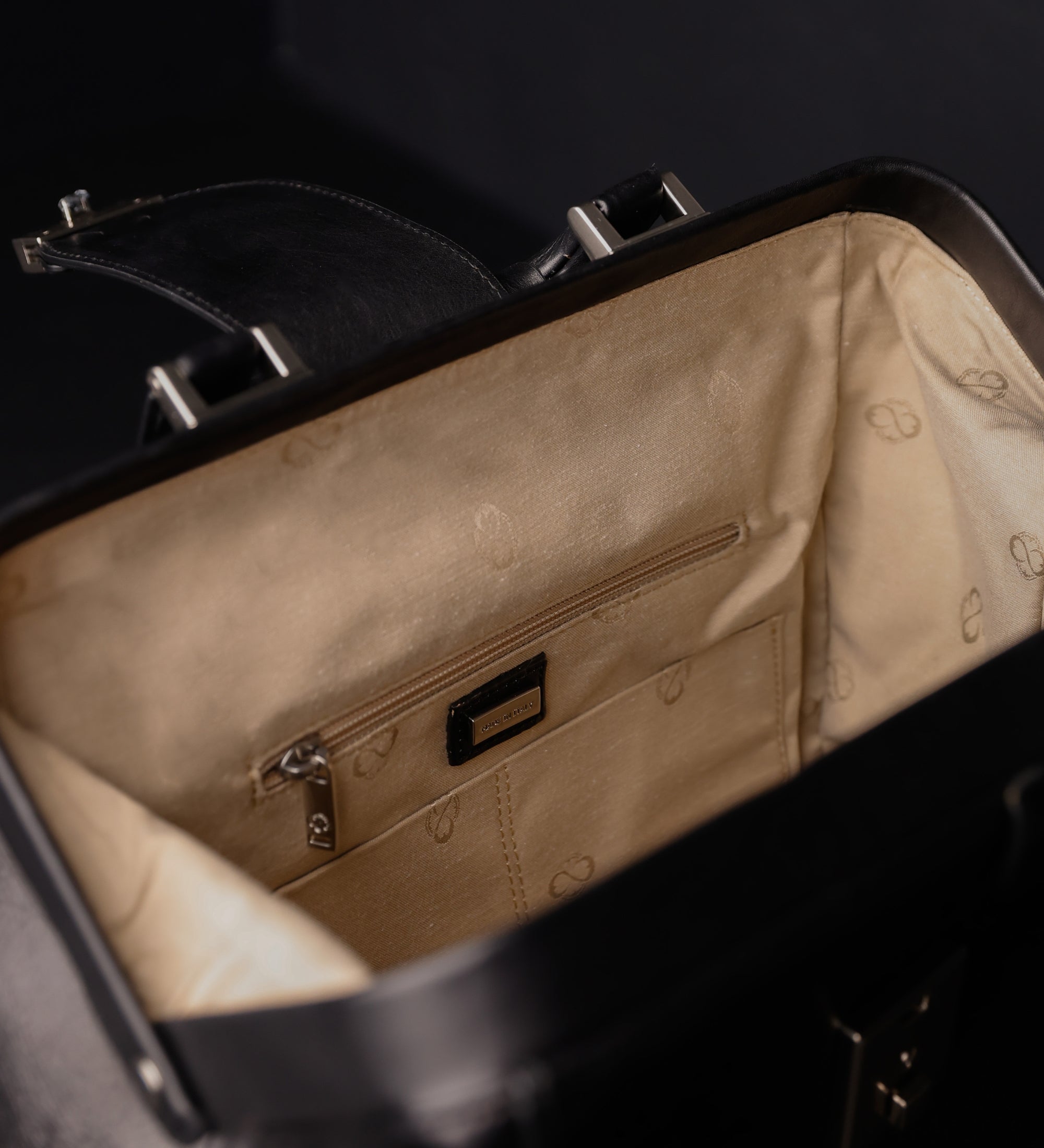 Ryggsäck i läder – A Brief Story of Time