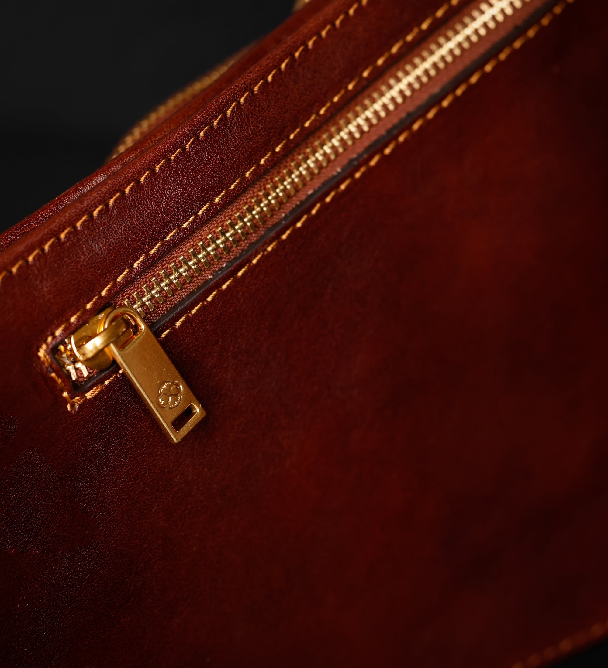 Slingväska i läder crossbodyväska i läder – The Monk