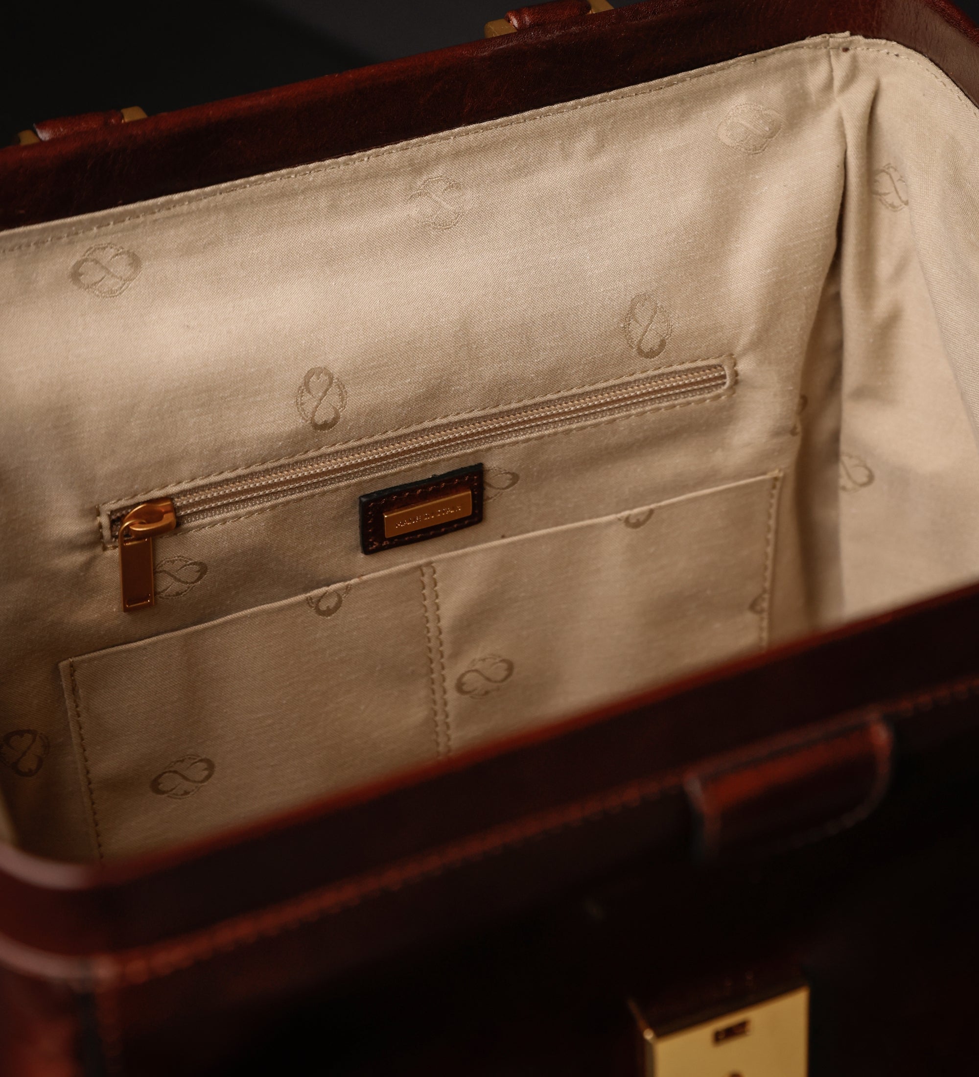 Ryggsäck i läder – A Brief Story of Time