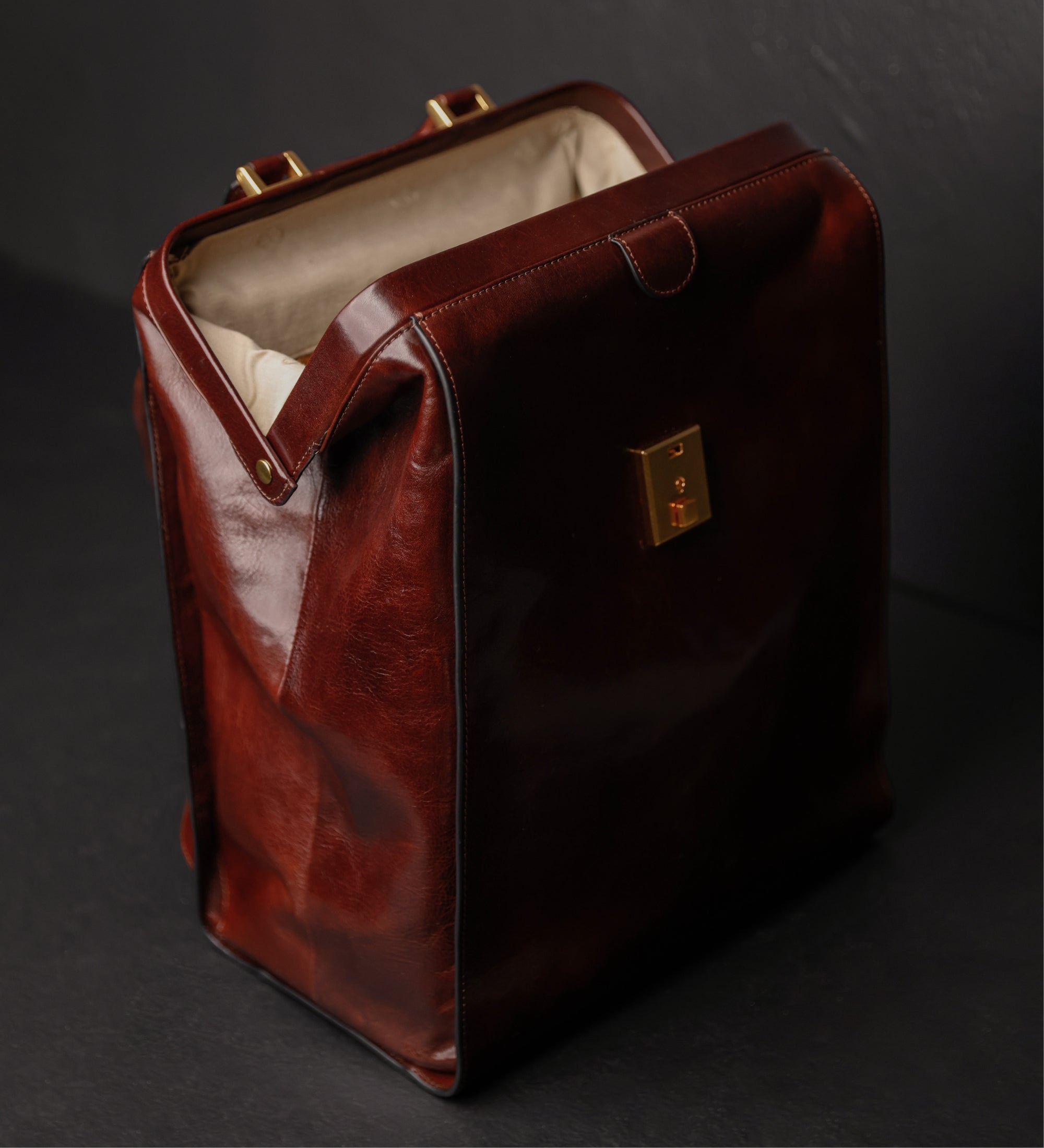 Ryggsäck i läder – A Brief Story of Time