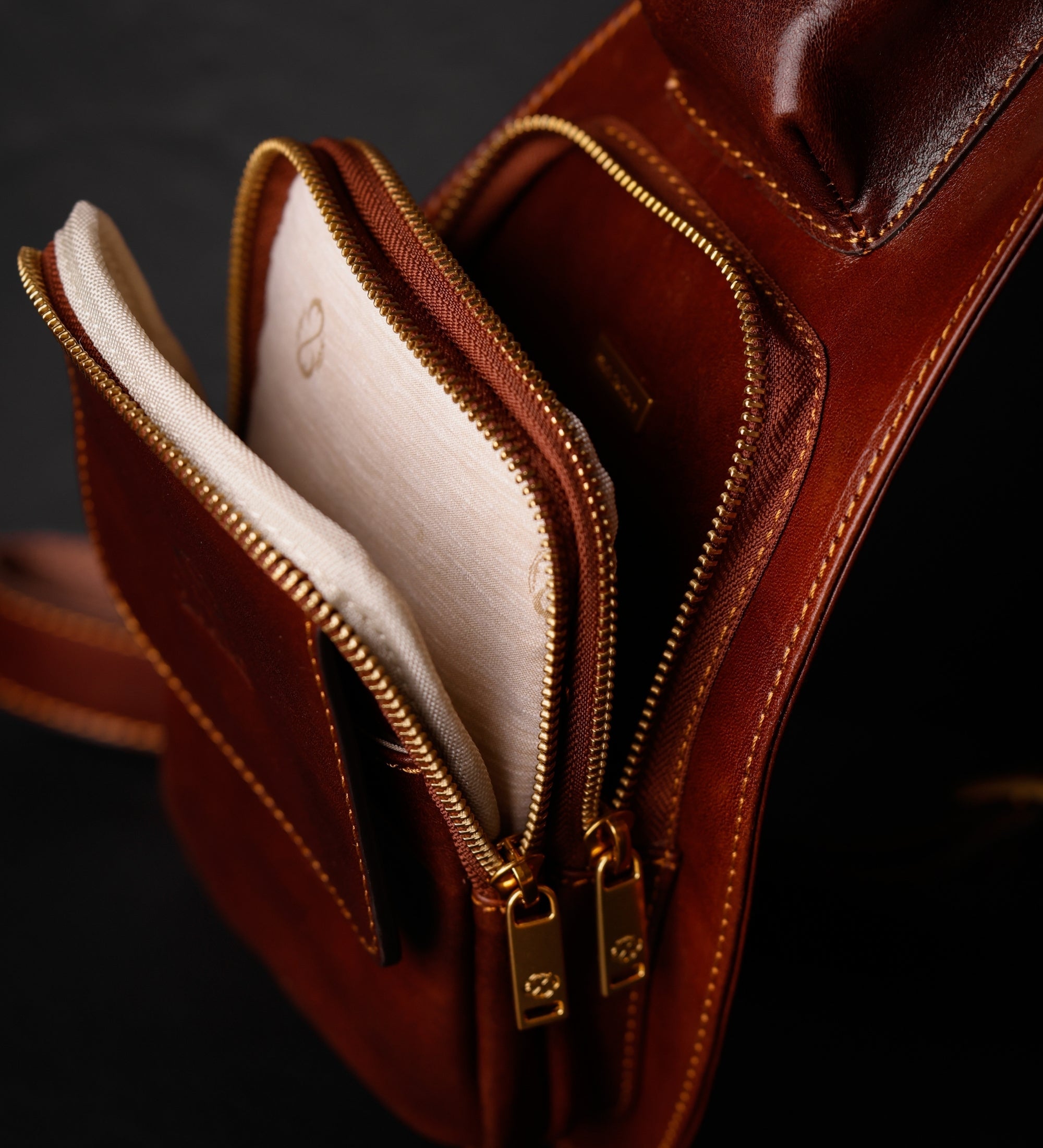 Slingväska i läder crossbodyväska i läder – The Monk