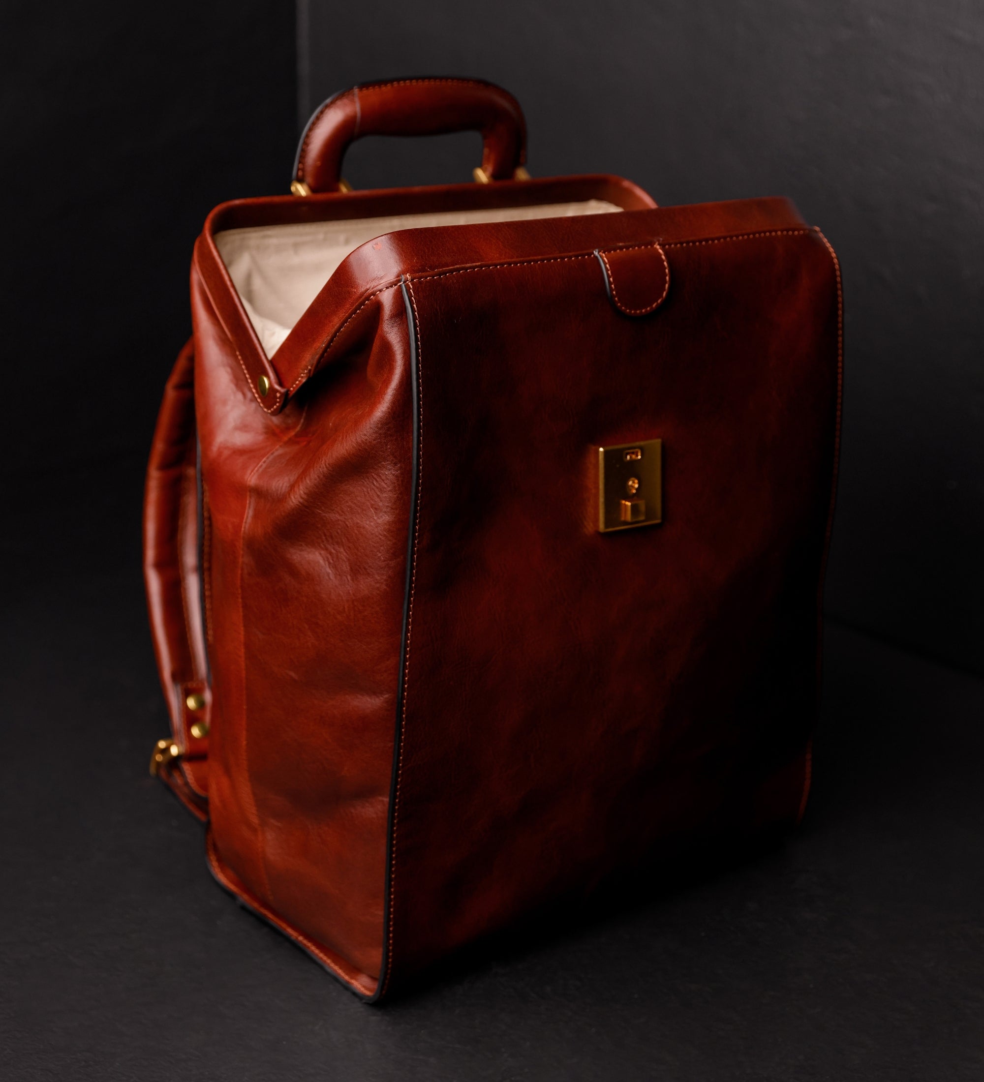 Ryggsäck i läder – A Brief Story of Time