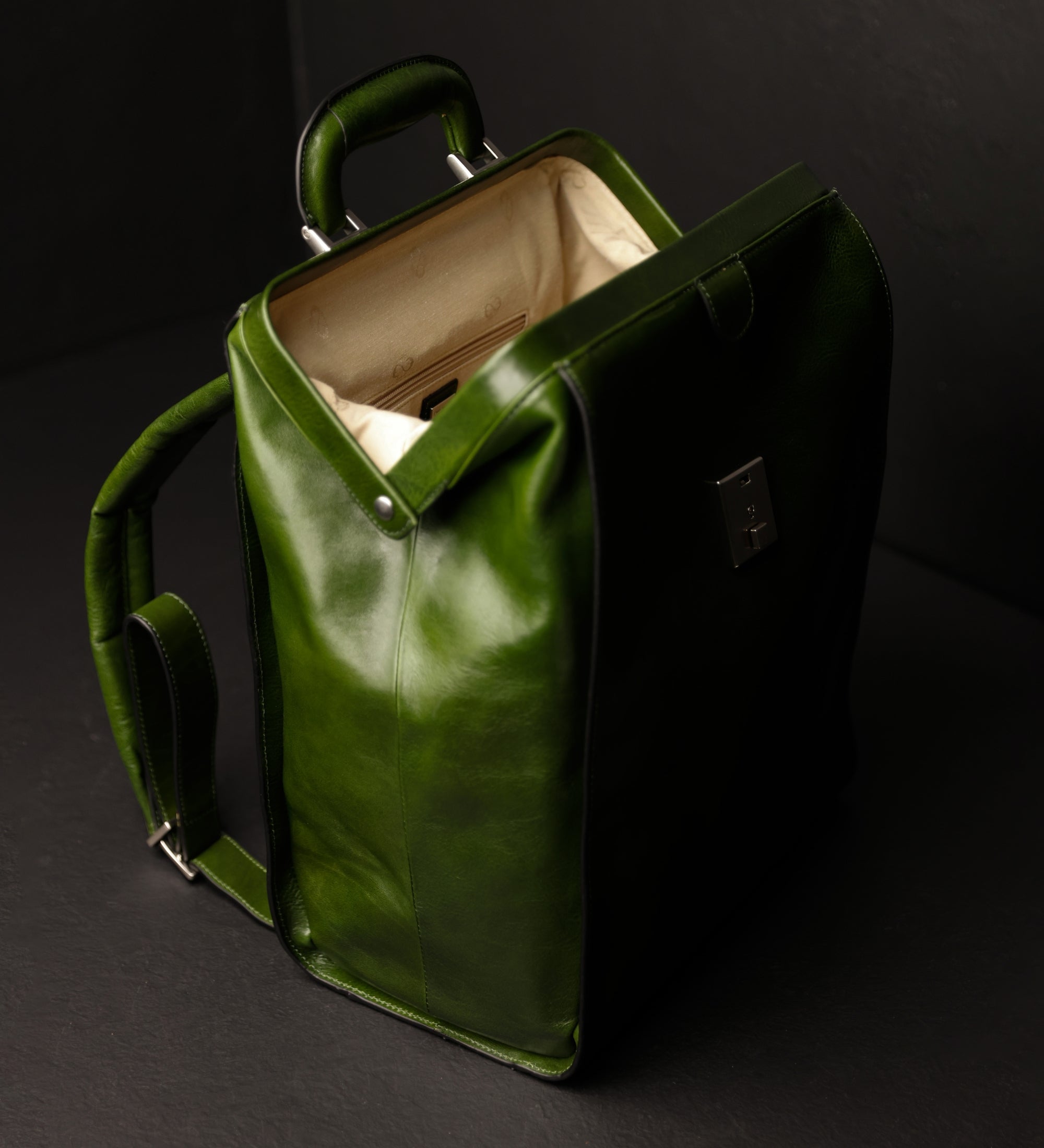 Ryggsäck i läder – A Brief Story of Time