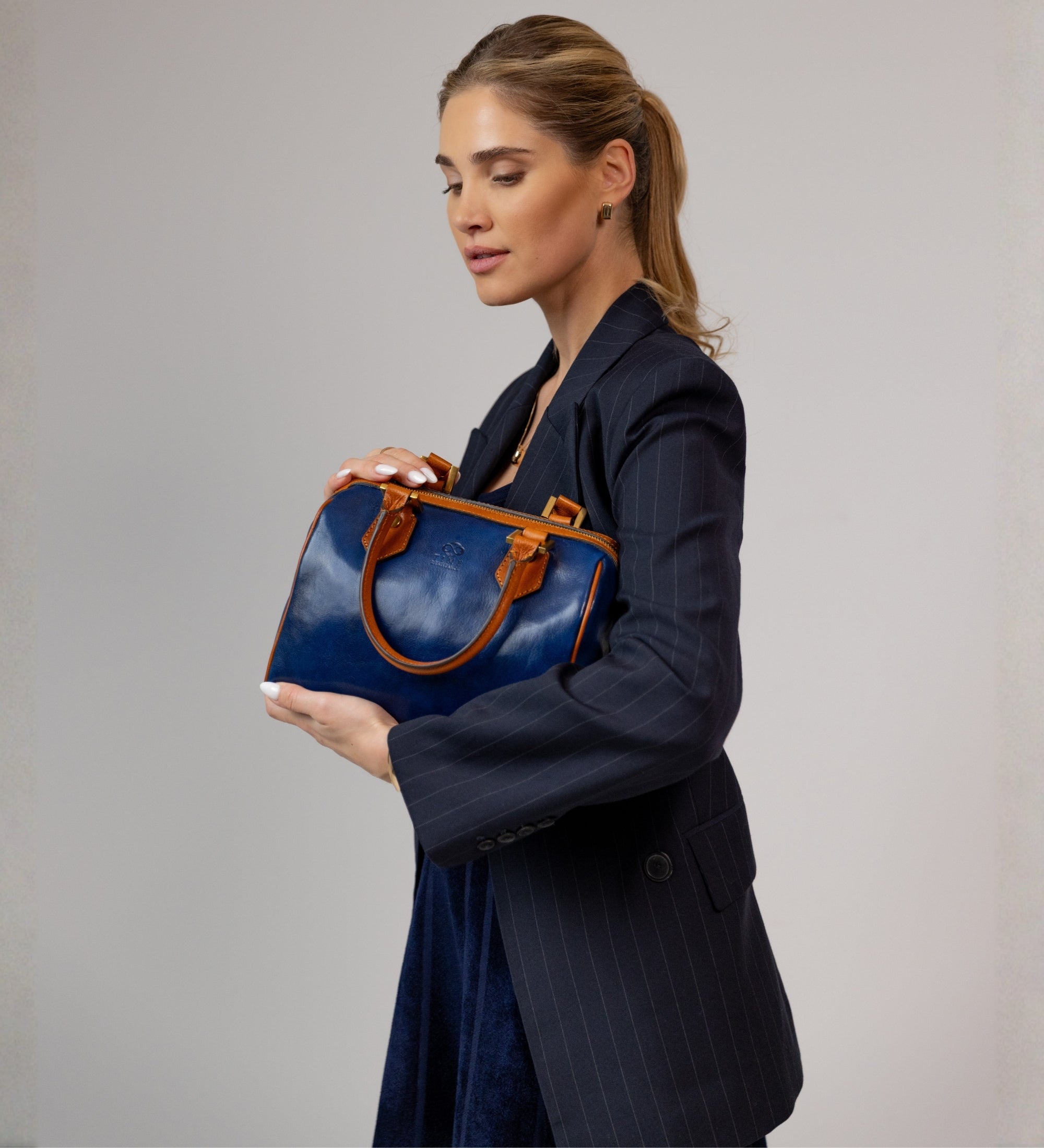 Barrelbag i läder handväska i läder för dam – Little Dorrit