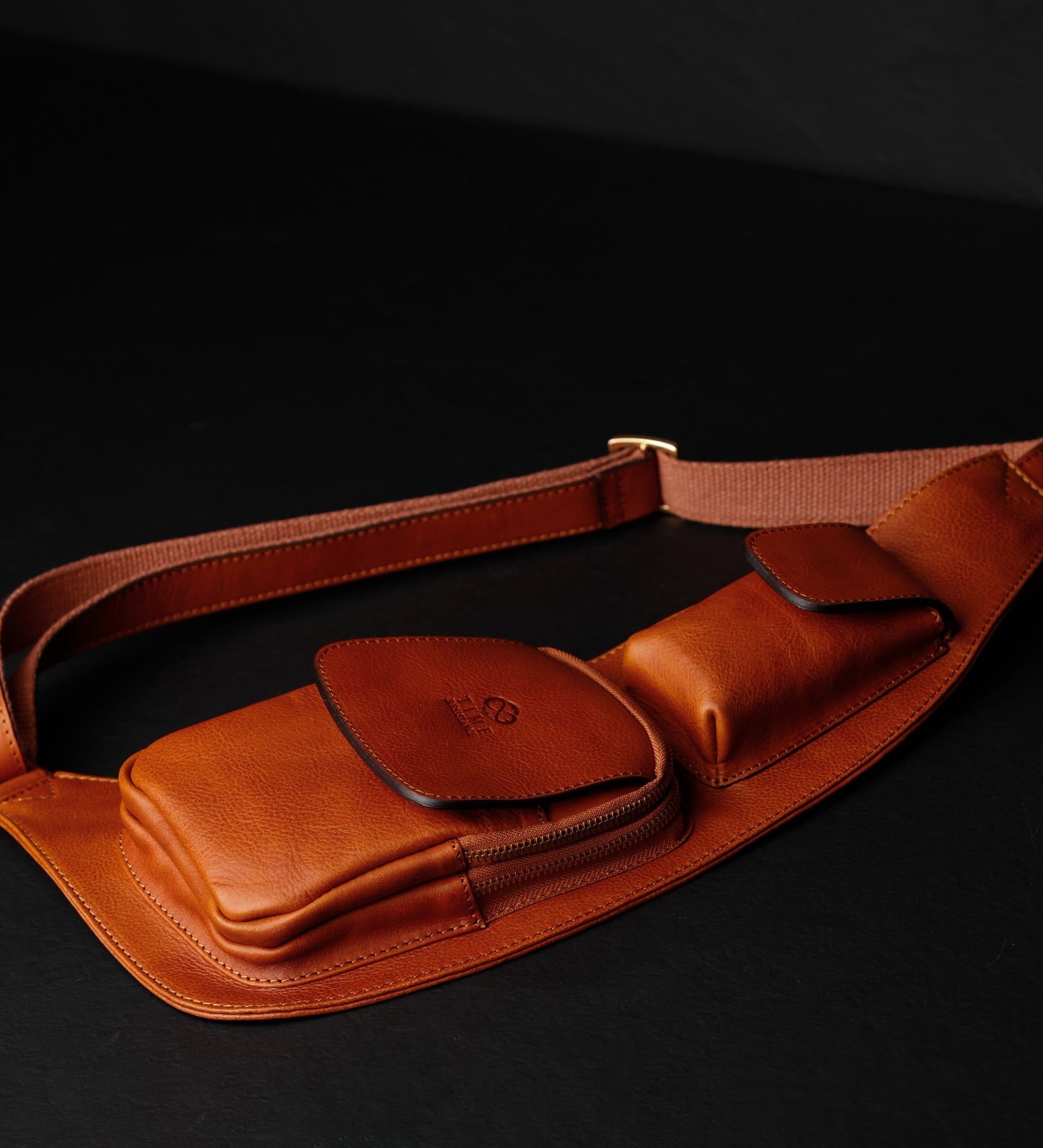 Slingväska i läder crossbodyväska i läder – The Monk