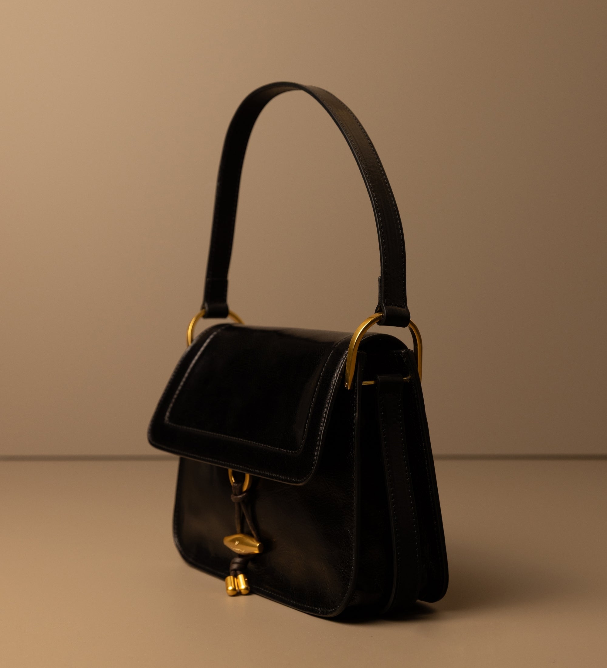 Läderväska med lock för dam - Possession