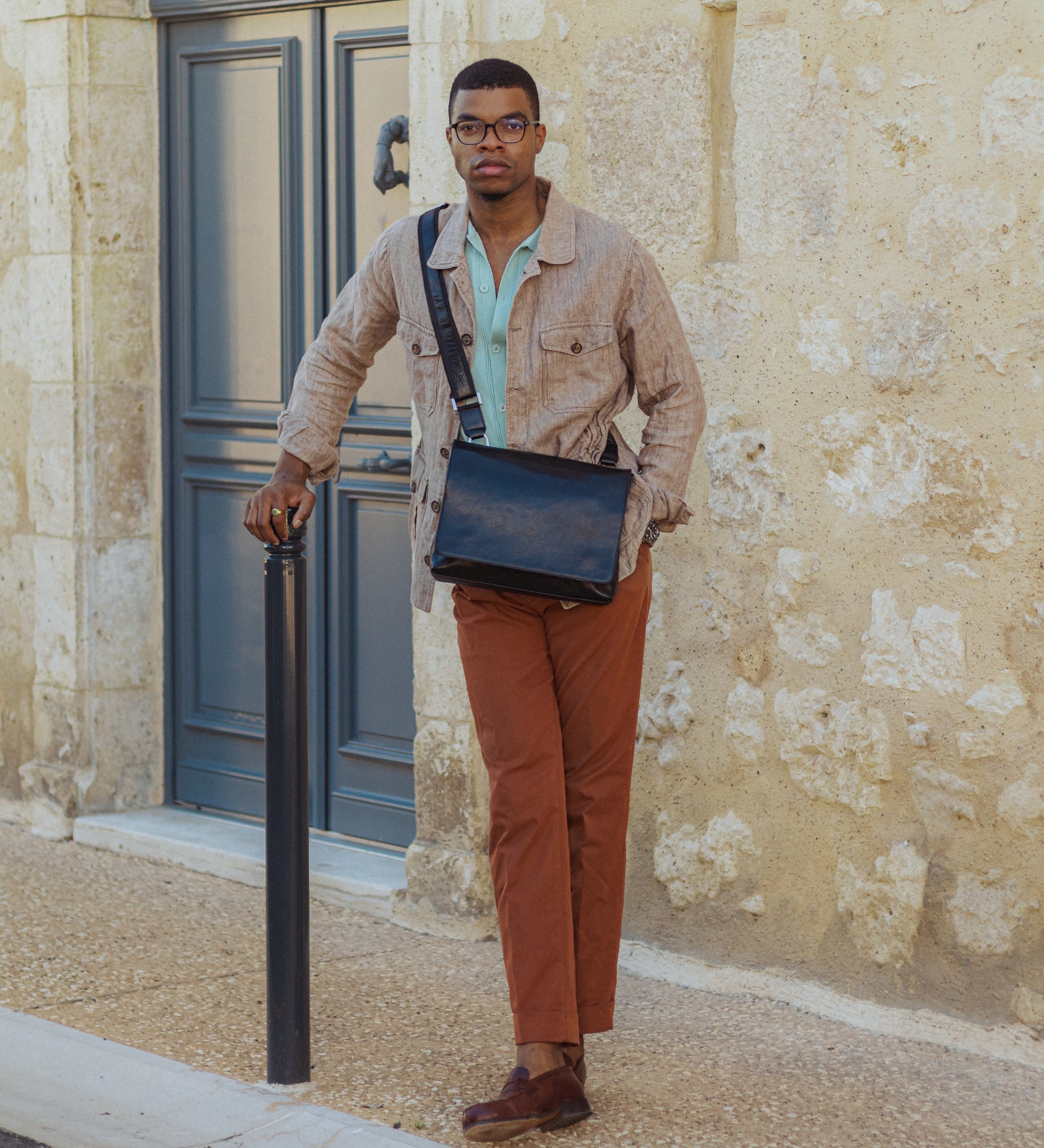 Axelremsväska i läder – A Room with a View