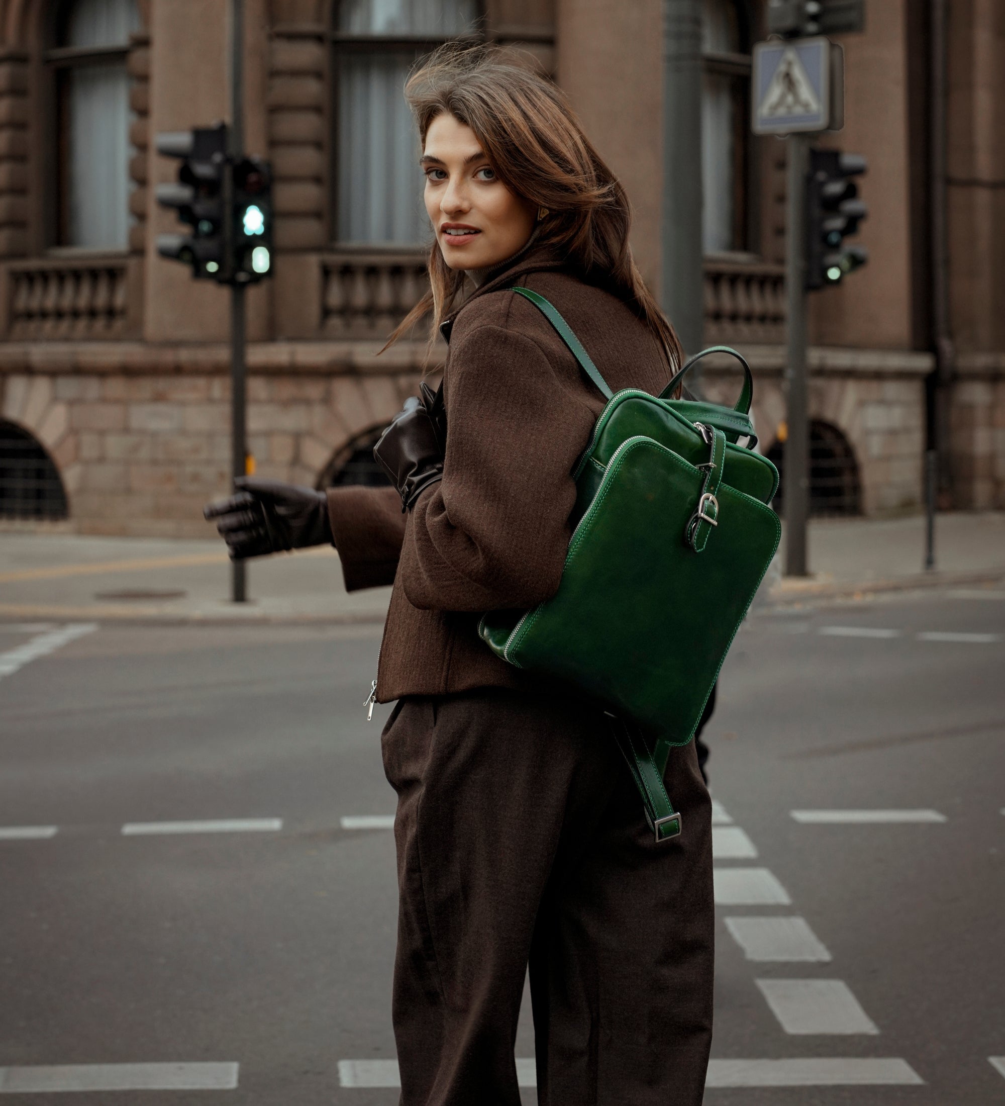 Omvandlingsbar ryggsäck i läder axelväska i läder för dam – Clarissa