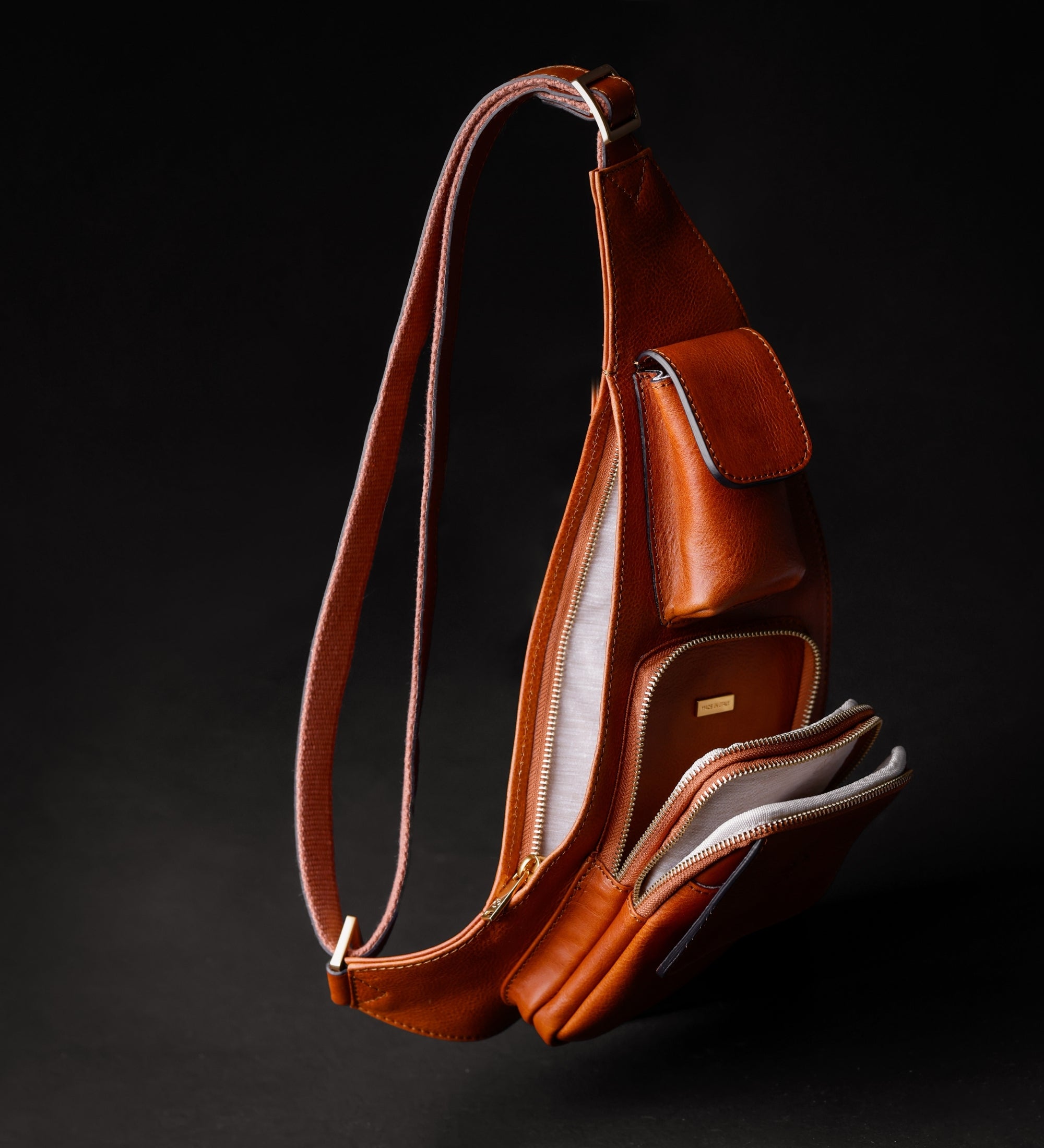 Slingväska i läder crossbodyväska i läder – The Monk