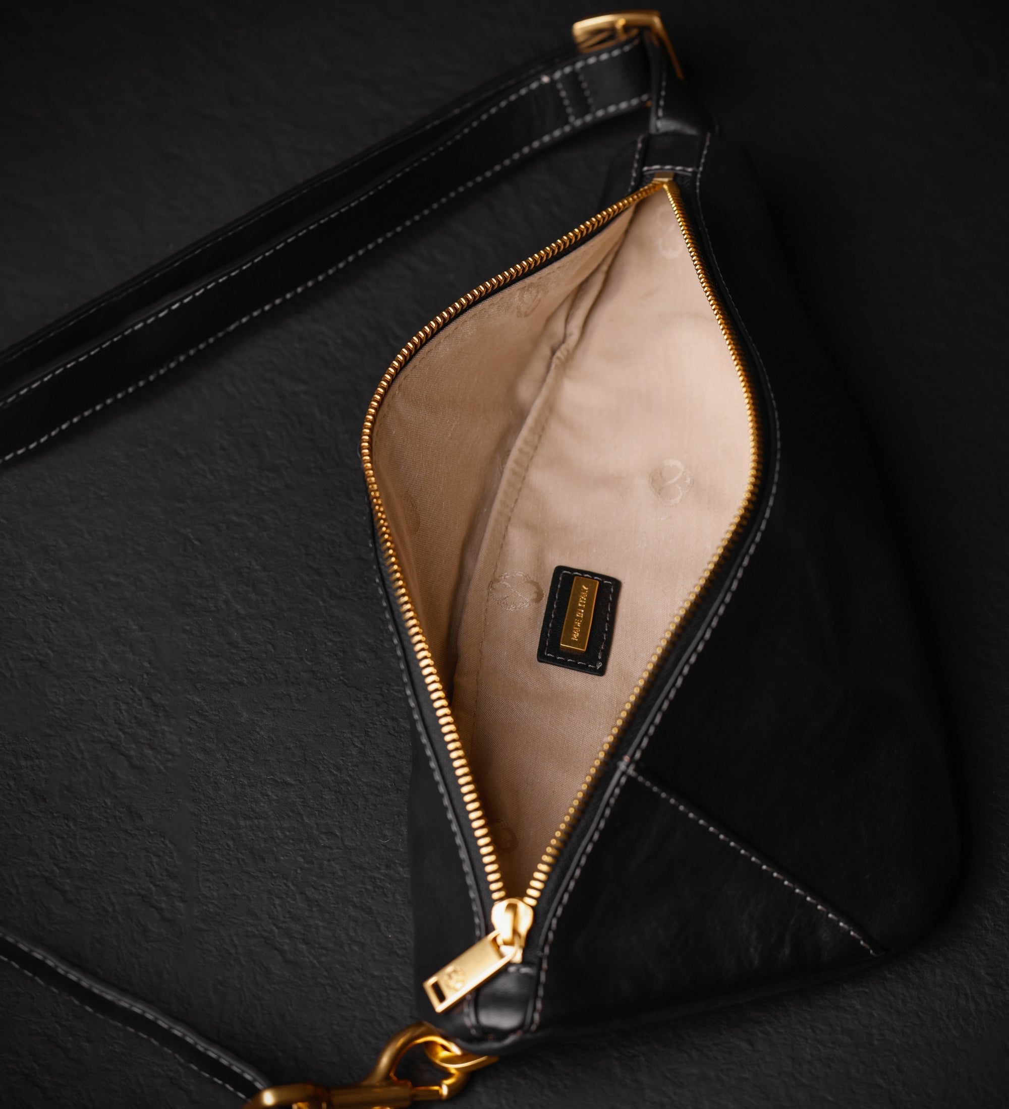 Bröstväska i läder – Tales of the City