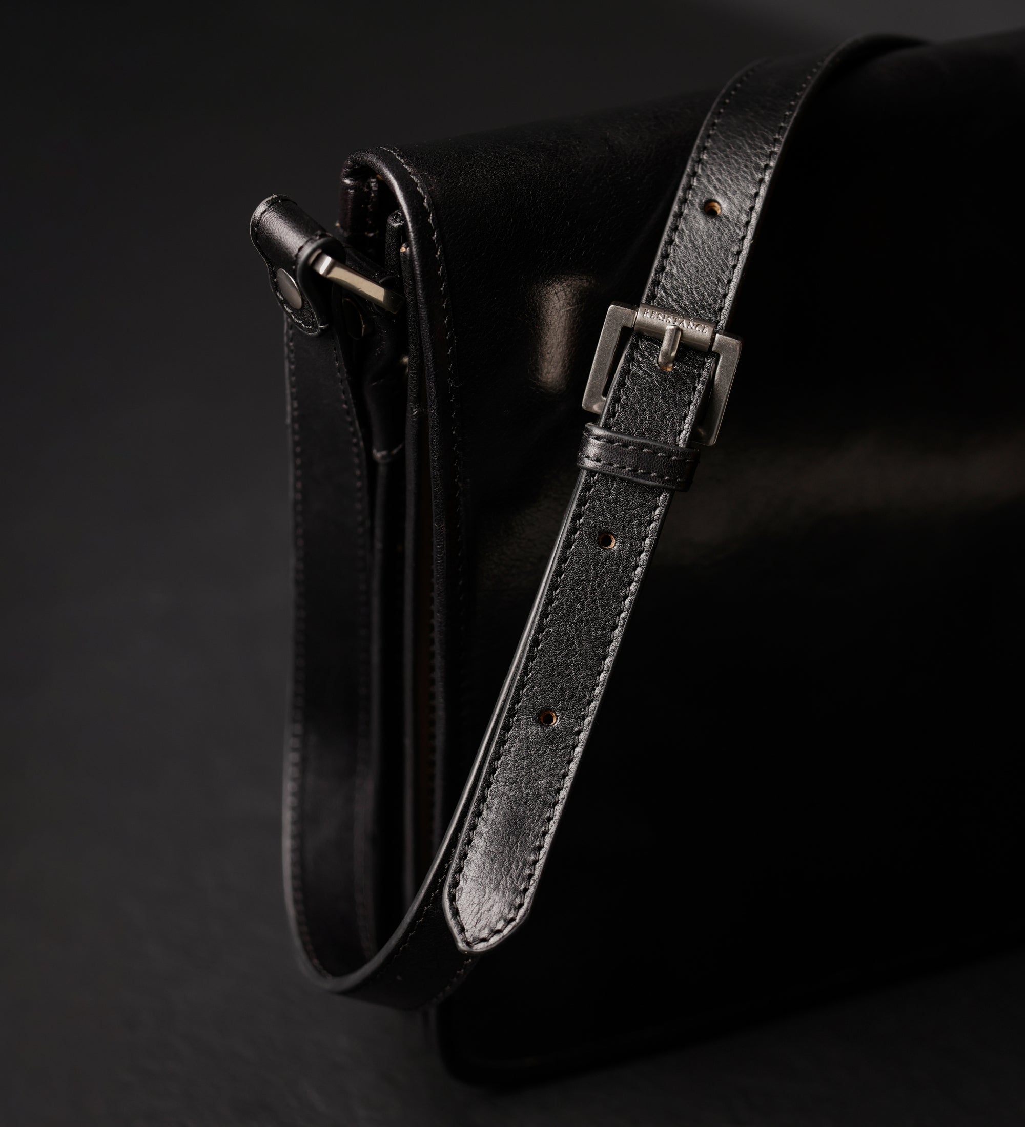 Liten axelremsväska i läder – On The Road