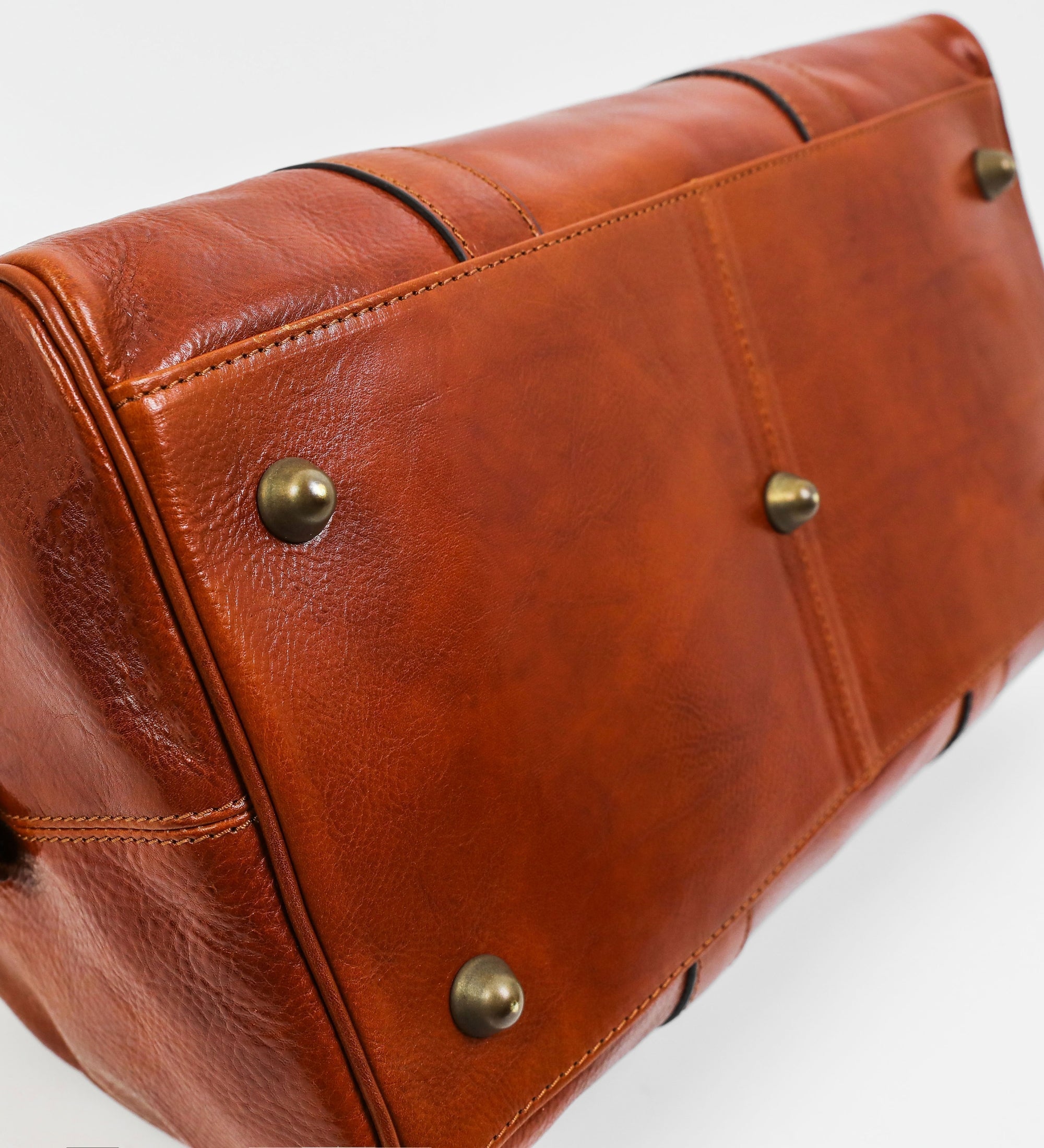 Liten övernattningsväska duffelväska i läder för dam – The Ambassadors