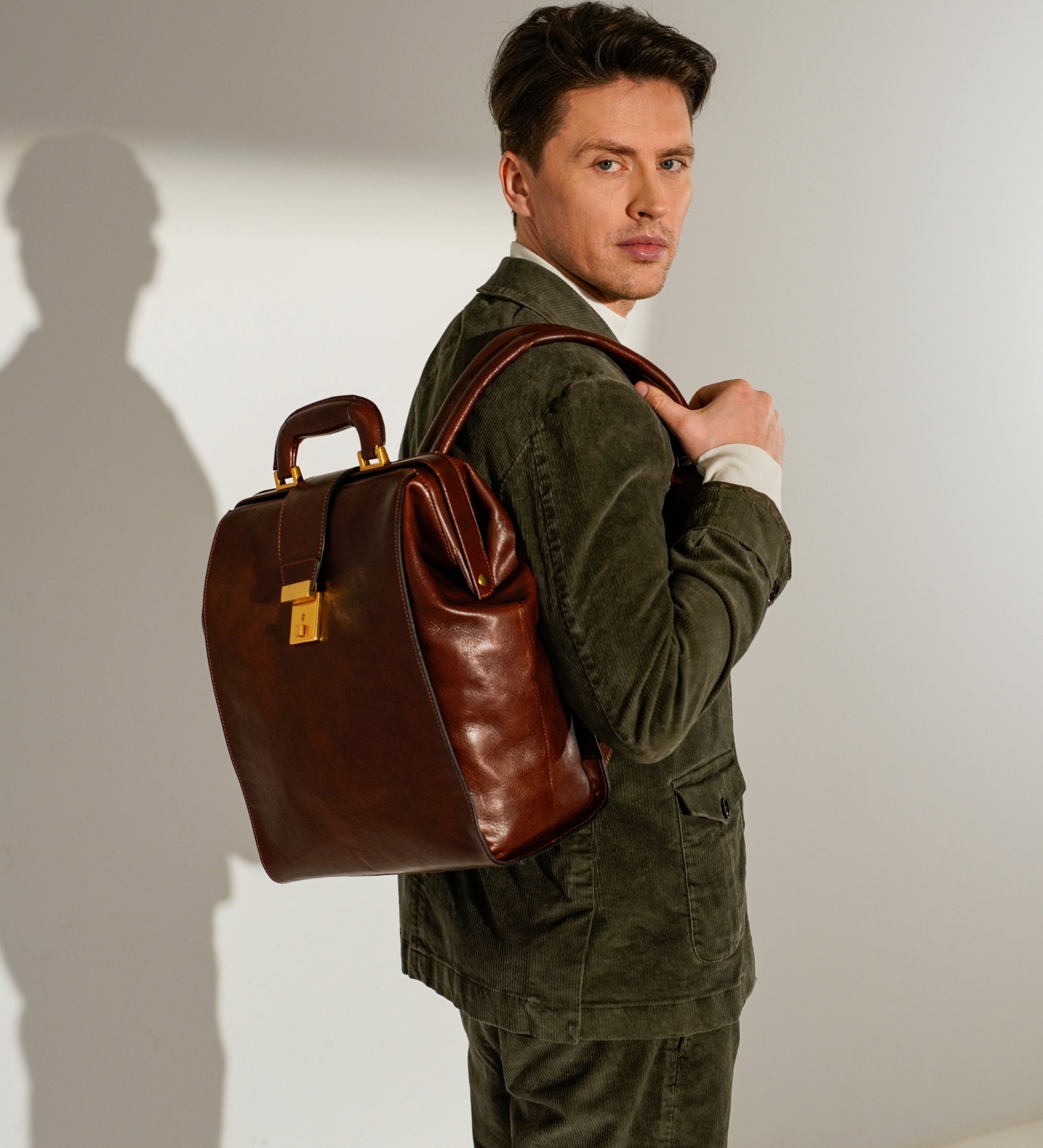 Ryggsäck i läder – A Brief Story of Time