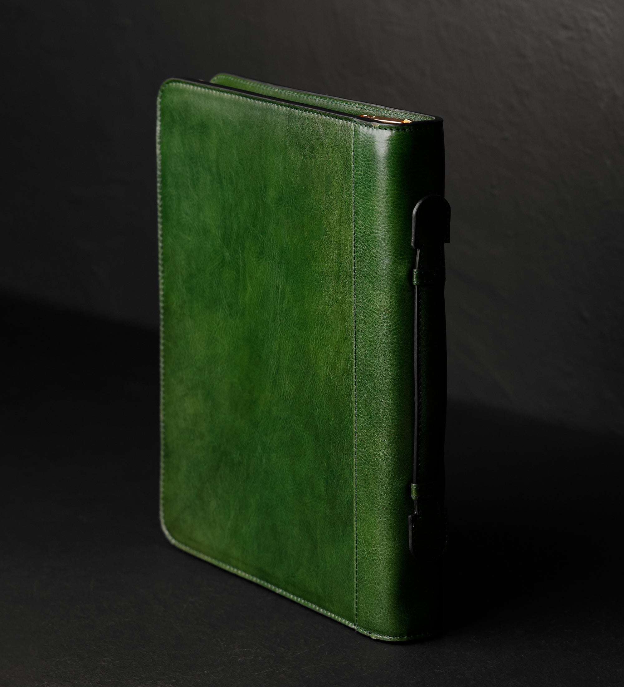 Dokumentmapp i läder med ringmekanism – Joy in the Morning