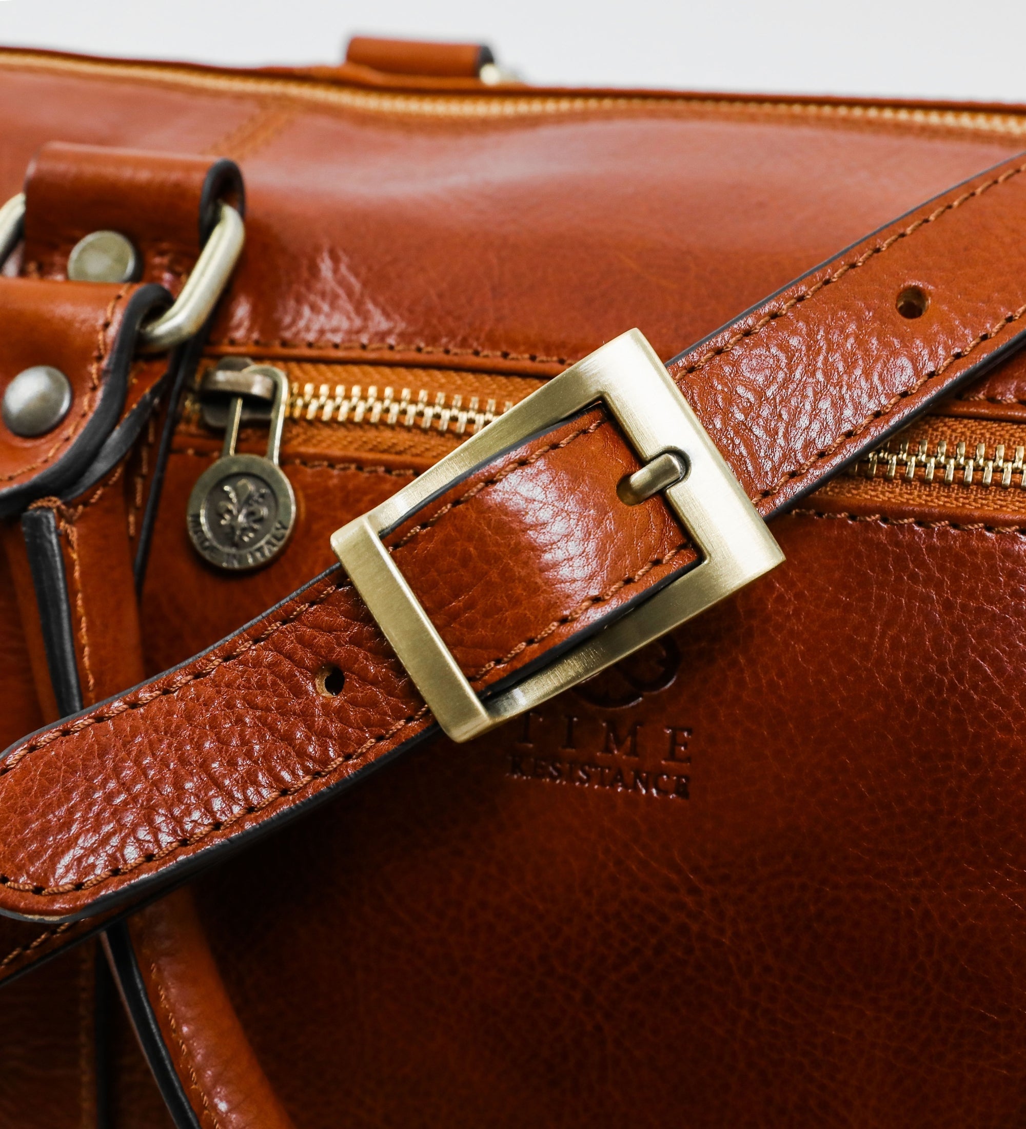 Liten övernattningsväska duffelväska i läder för dam – The Ambassadors