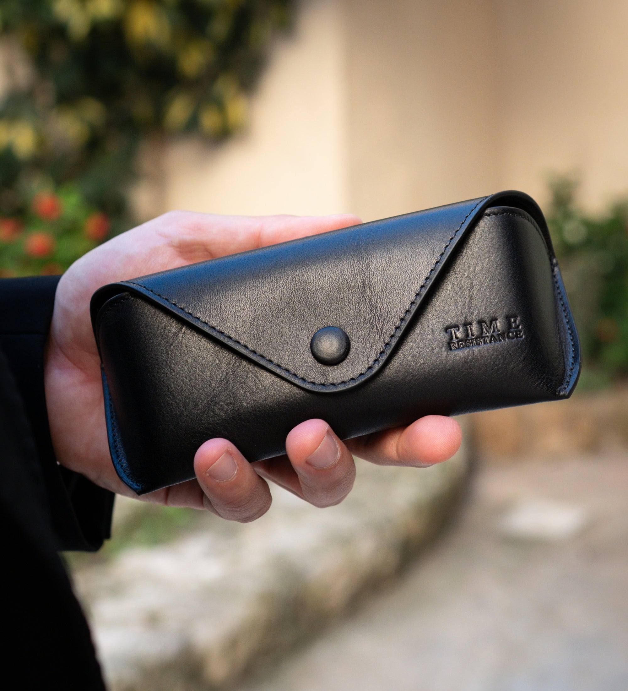 Glasögonfodral i läder – A High Wind In Jamaica