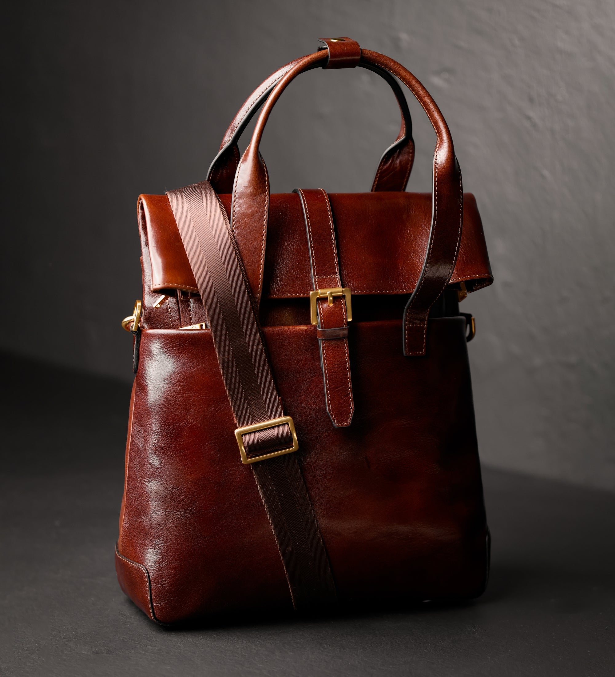 Omvandlingsbar ryggsäck i läder – The Awakening