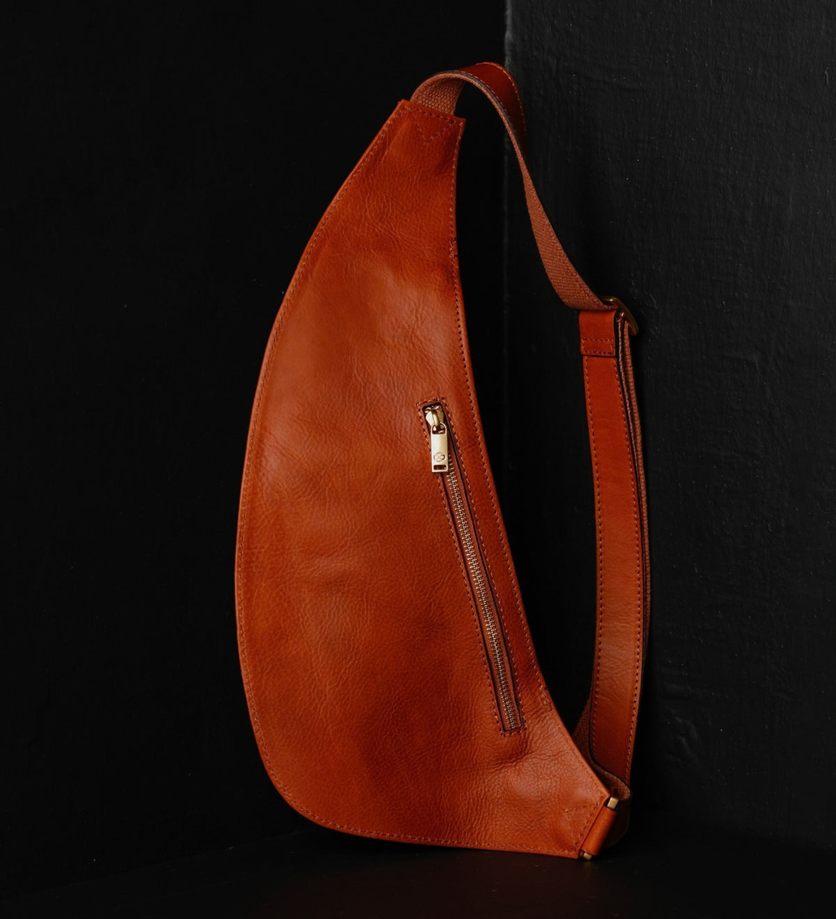 Slingväska i läder crossbodyväska i läder – The Monk