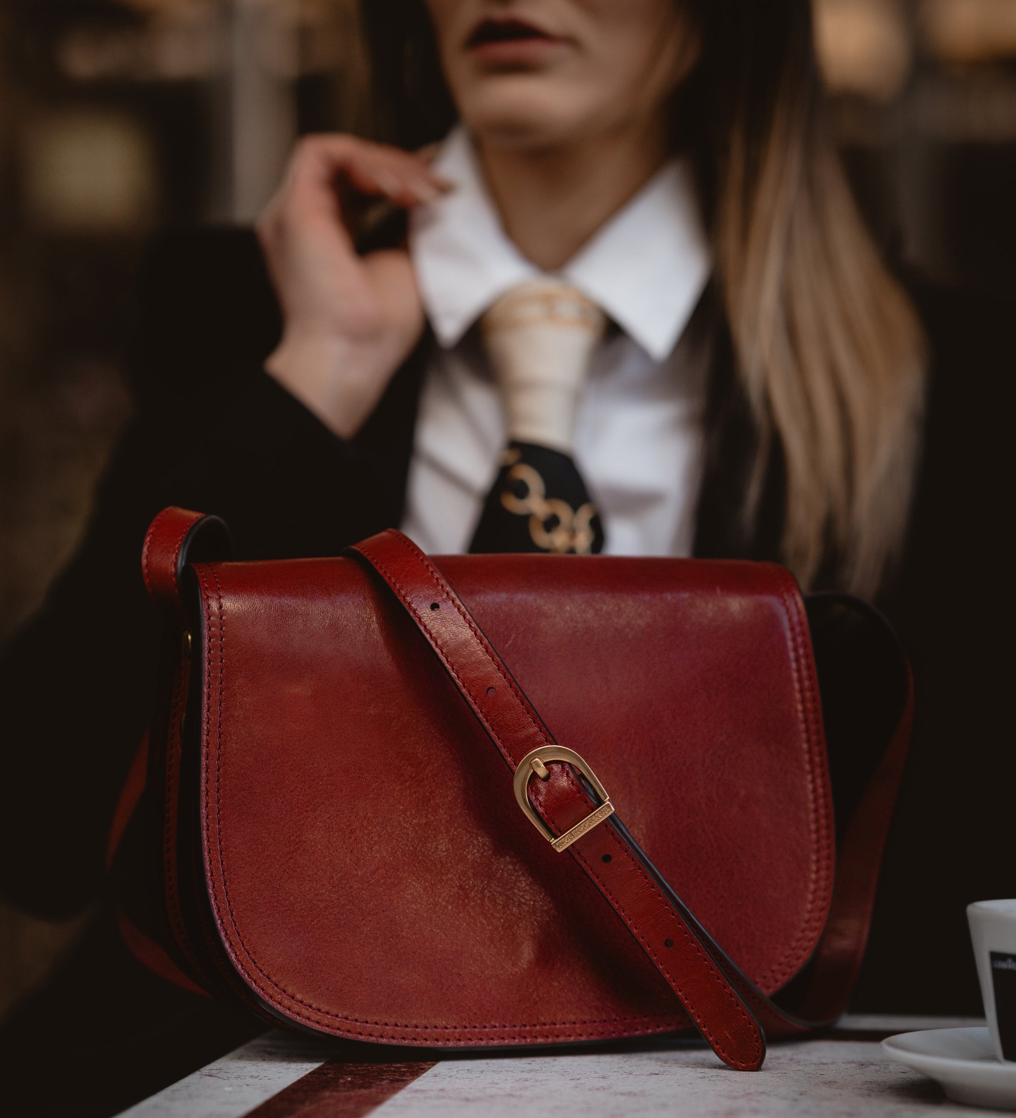 Saddle bag i läder crossbodyväska i läder för dam – Moonfleet