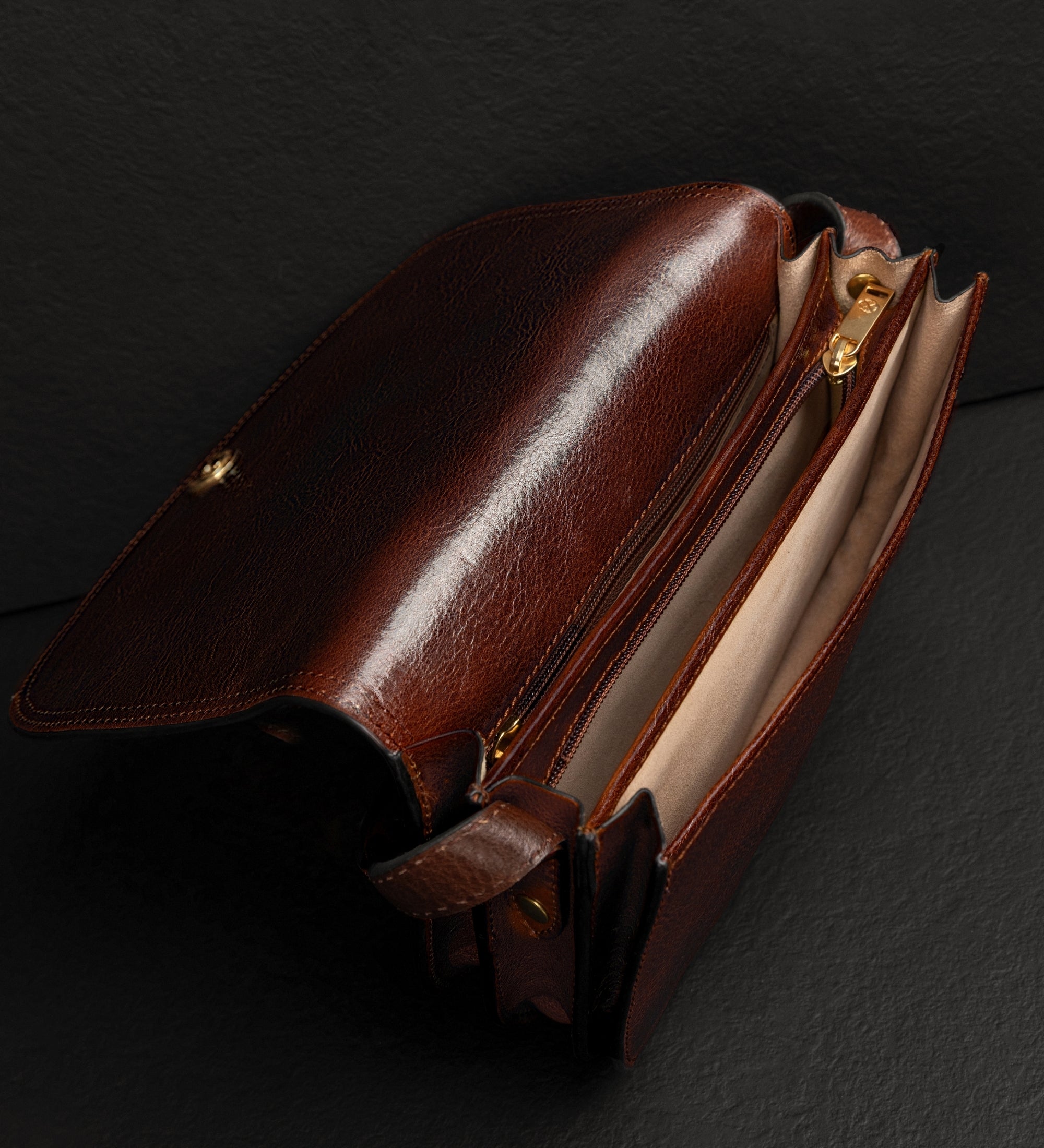Saddle bag i läder crossbodyväska i läder för dam – Moonfleet