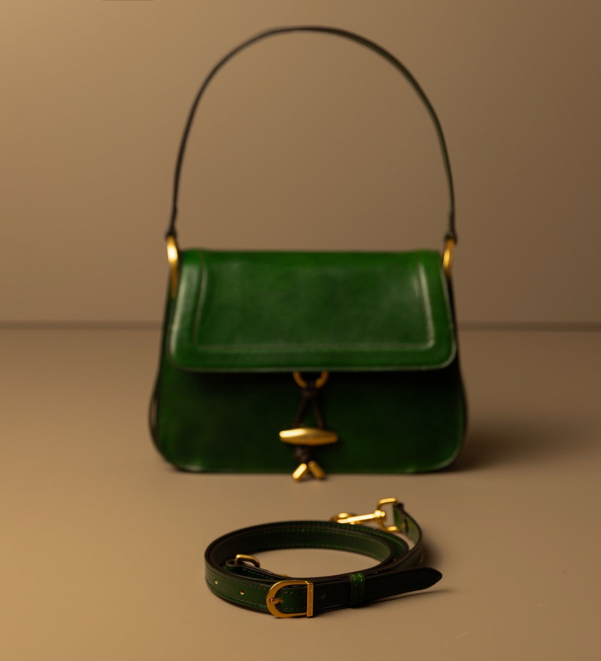 Läderväska med lock för dam - Possession