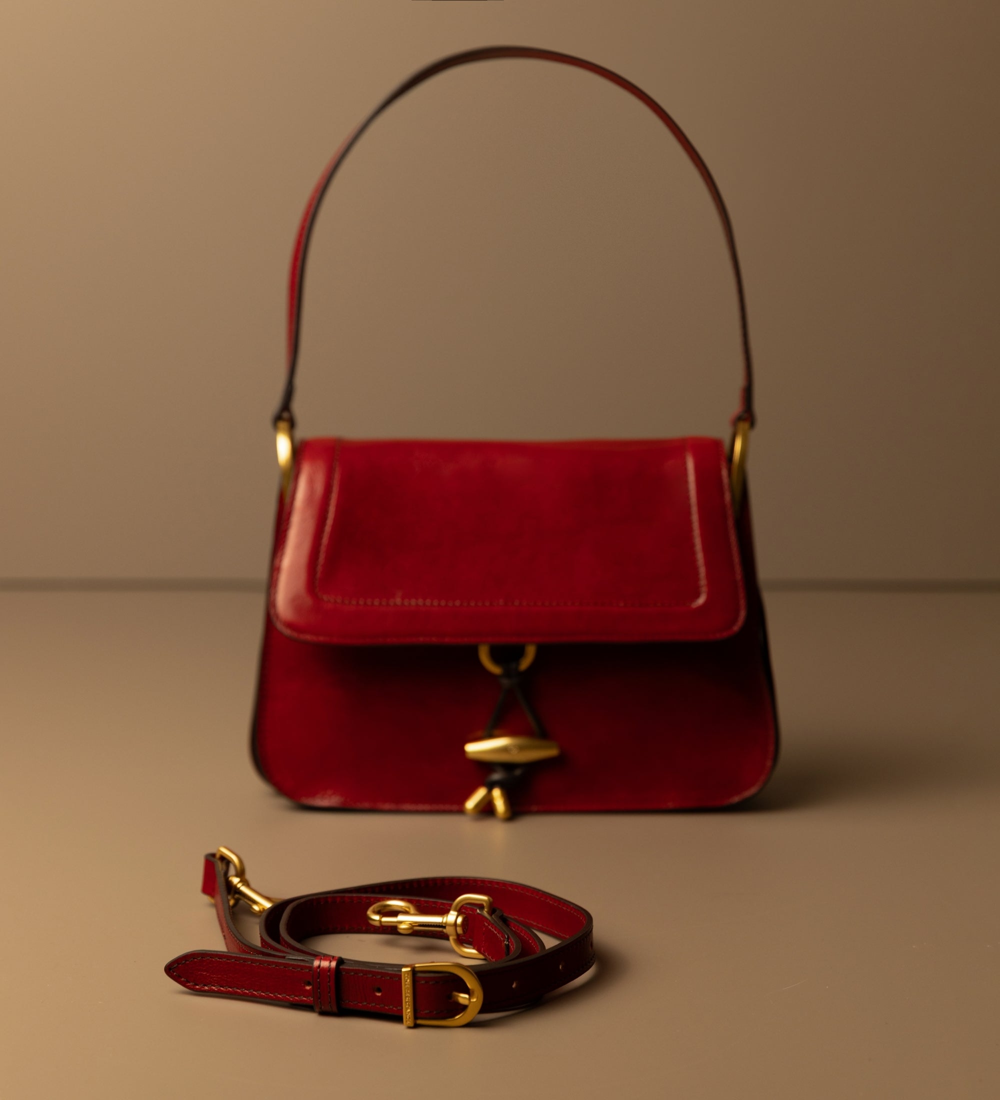 Läderväska med lock för dam - Possession